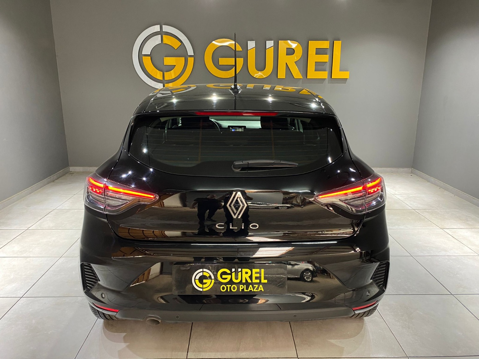 2024 Benzin Otomatik Renault Clio Siyah Gürel Tasarım Aksesuar Otomotiv San. Tic. Ltd. Şti.