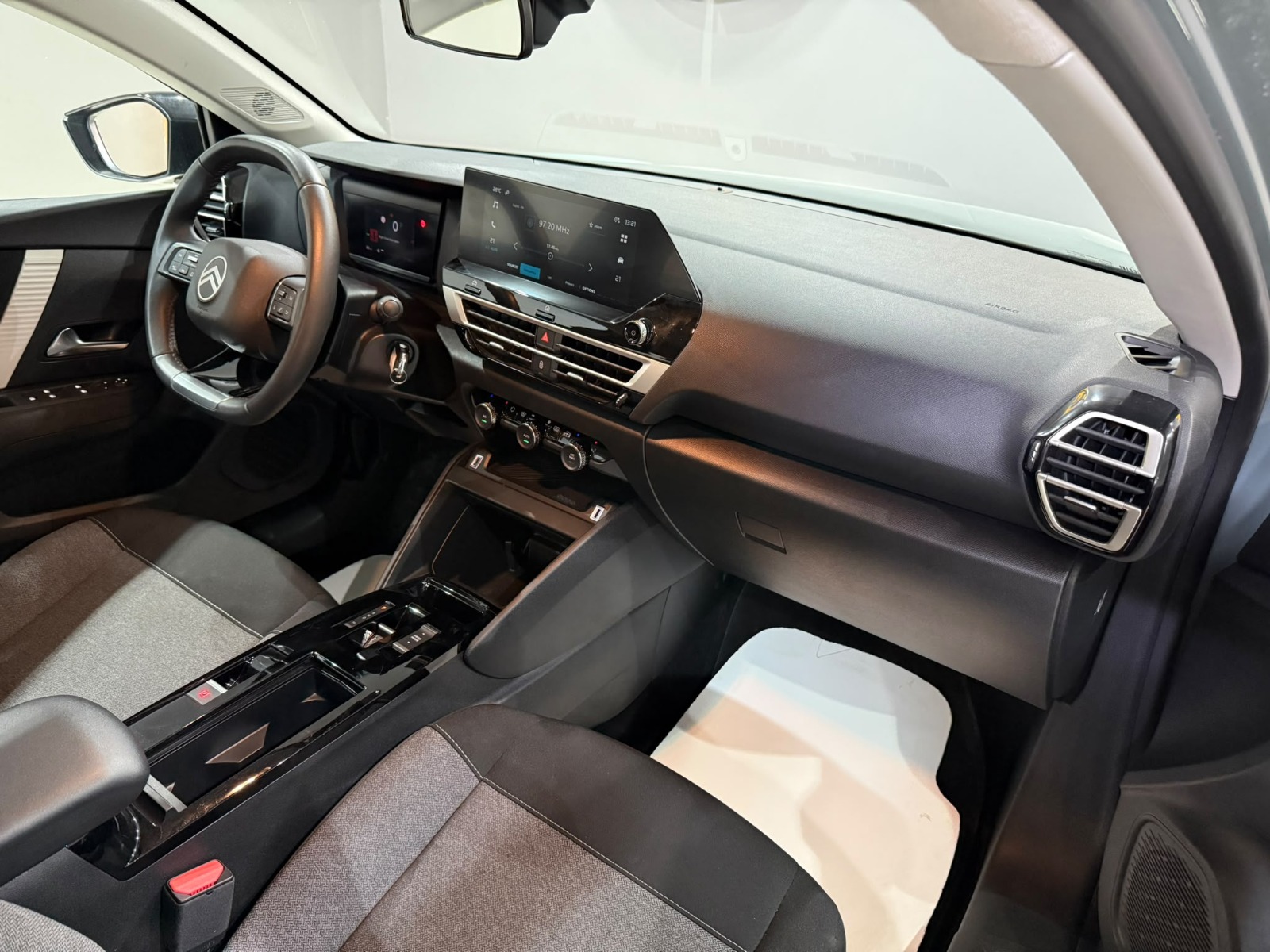 2025 Benzin Otomatik Citroen C4 X Yeşil Gürel Tasarım Aksesuar Otomotiv San. Tic. Ltd. Şti.