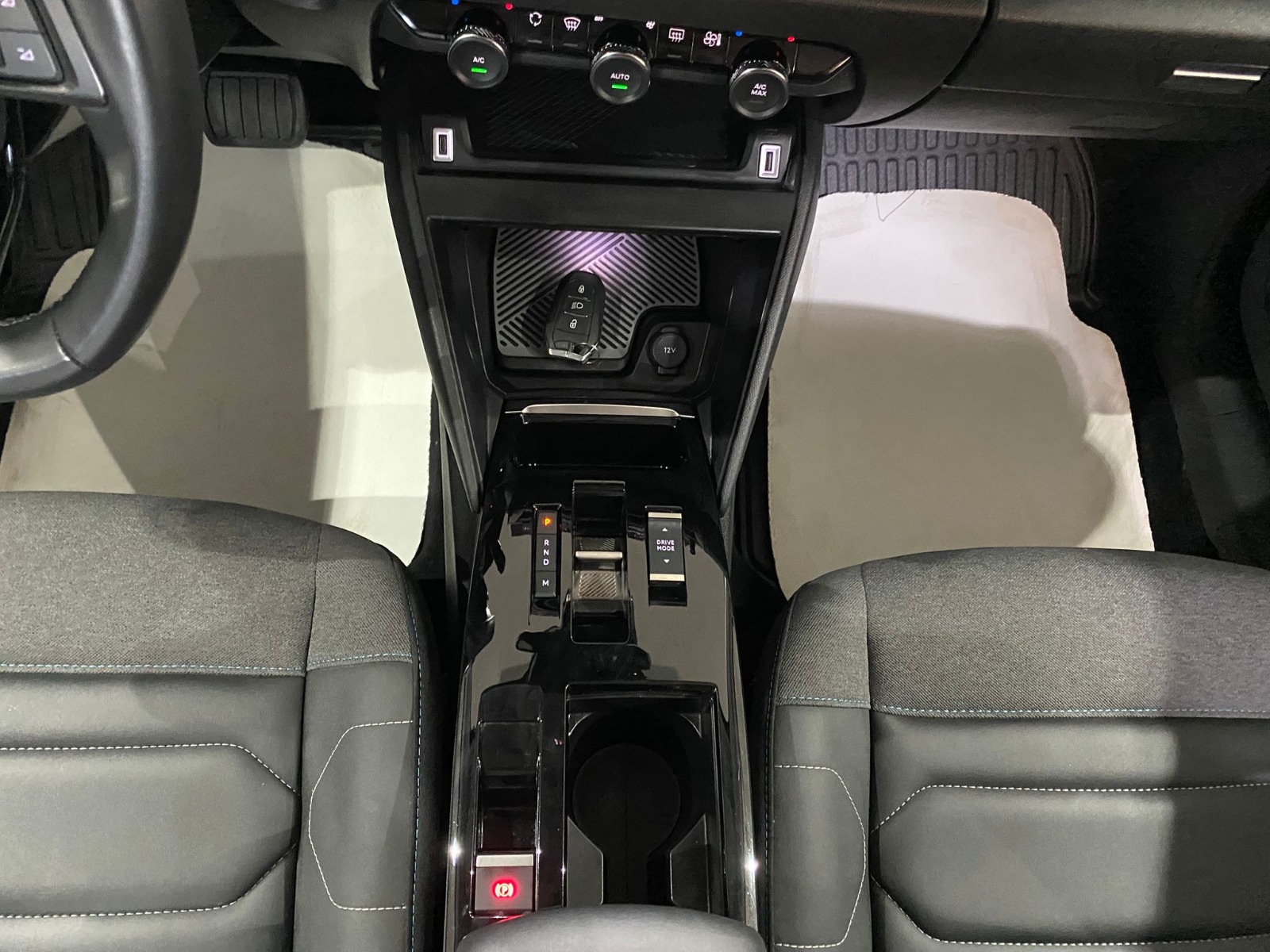 2024 Benzin Otomatik Citroen C4 X Beyaz Gürel Tasarım Aksesuar Otomotiv San. Tic. Ltd. Şti.