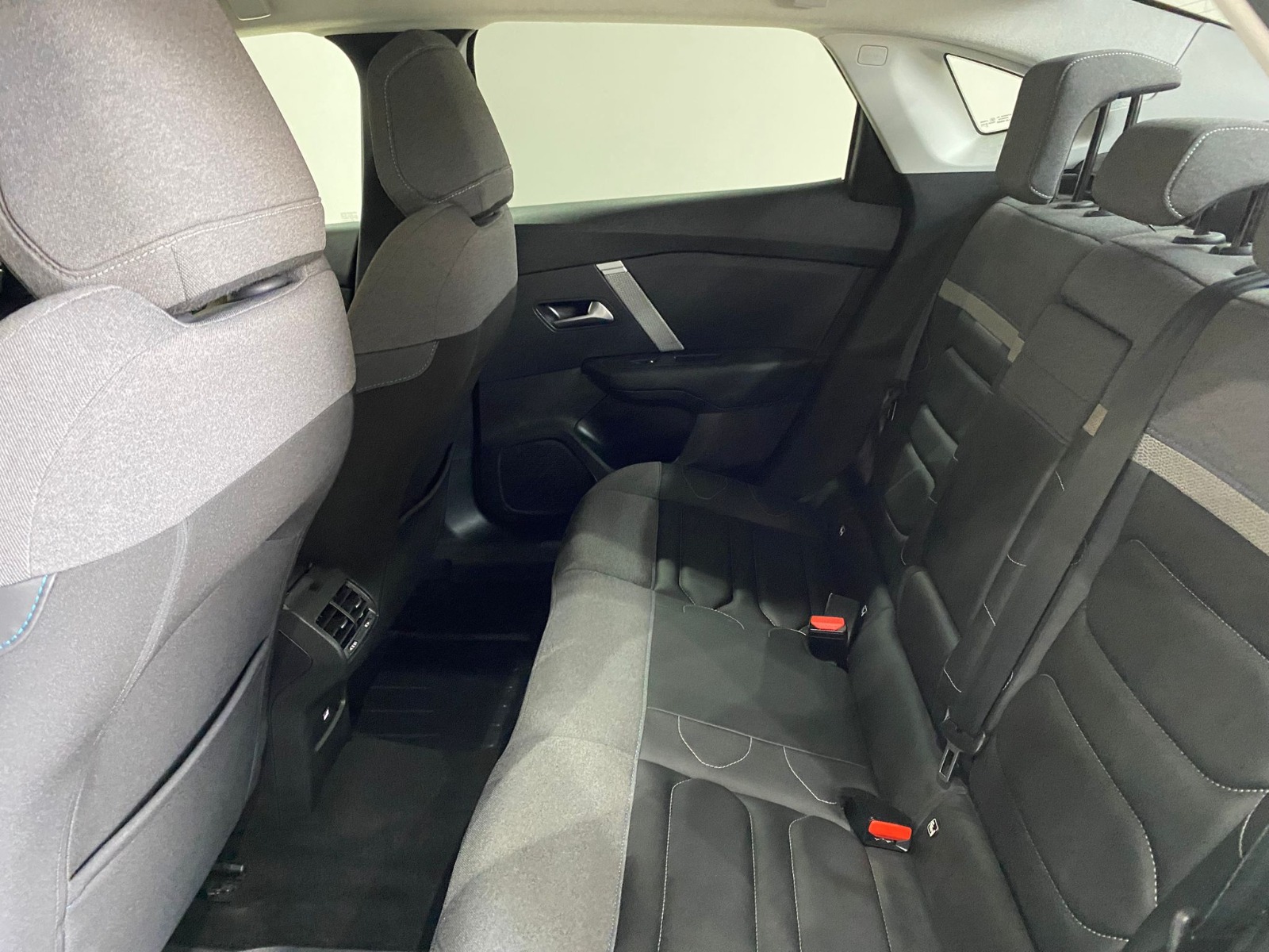 2024 Benzin Otomatik Citroen C4 X Beyaz Gürel Tasarım Aksesuar Otomotiv San. Tic. Ltd. Şti.