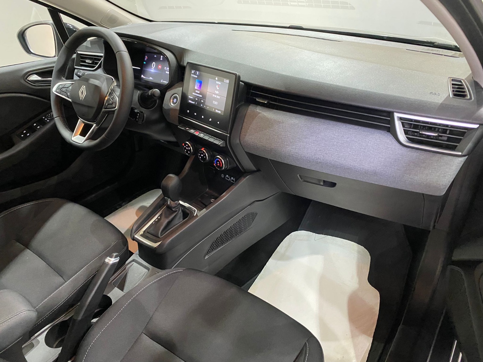 2025 Benzin Otomatik Renault Clio Gri Gürel Tasarım Aksesuar Otomotiv San. Tic. Ltd. Şti.