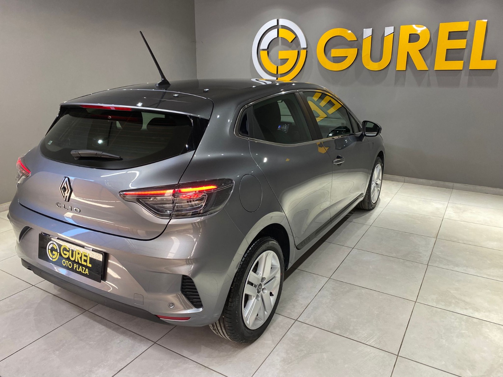 2025 Benzin Otomatik Renault Clio Gri Gürel Tasarım Aksesuar Otomotiv San. Tic. Ltd. Şti.