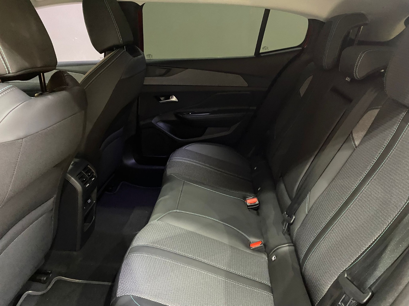2025 Benzin Otomatik Peugeot 408 Kırmızı Gürel Tasarım Aksesuar Otomotiv San. Tic. Ltd. Şti.