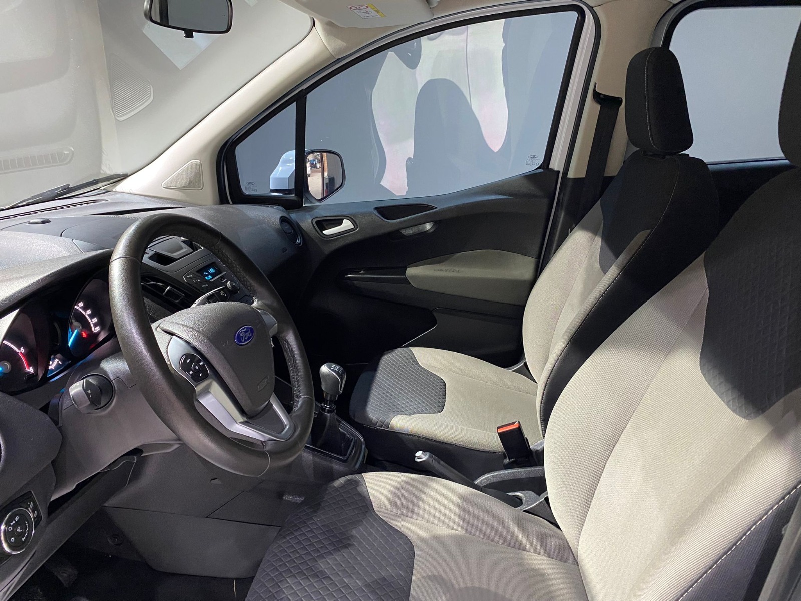 2023 Dizel Manuel Ford Tourneo Courier Beyaz Gürel Tasarım Aksesuar Otomotiv San. Tic. Ltd. Şti.