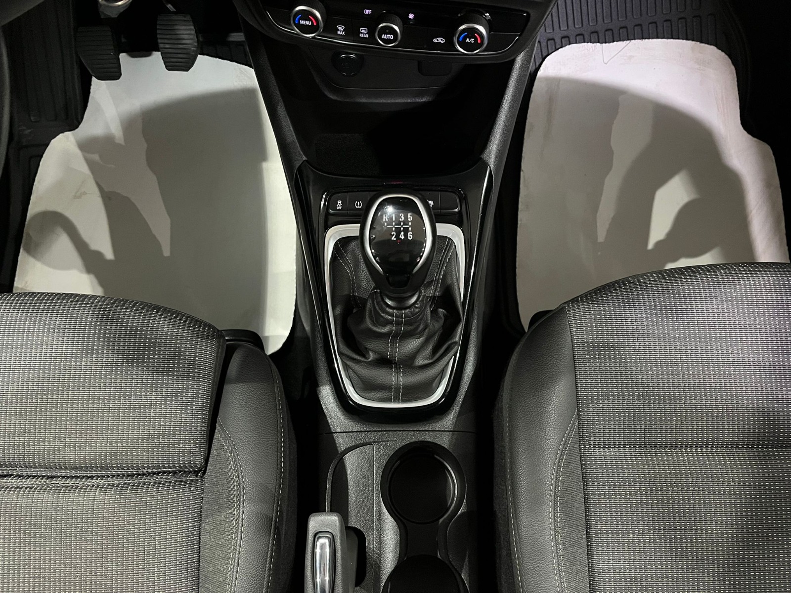 2021 Benzin Manuel Opel Crossland Kırmızı Gürel Tasarım Aksesuar Otomotiv San. Tic. Ltd. Şti.