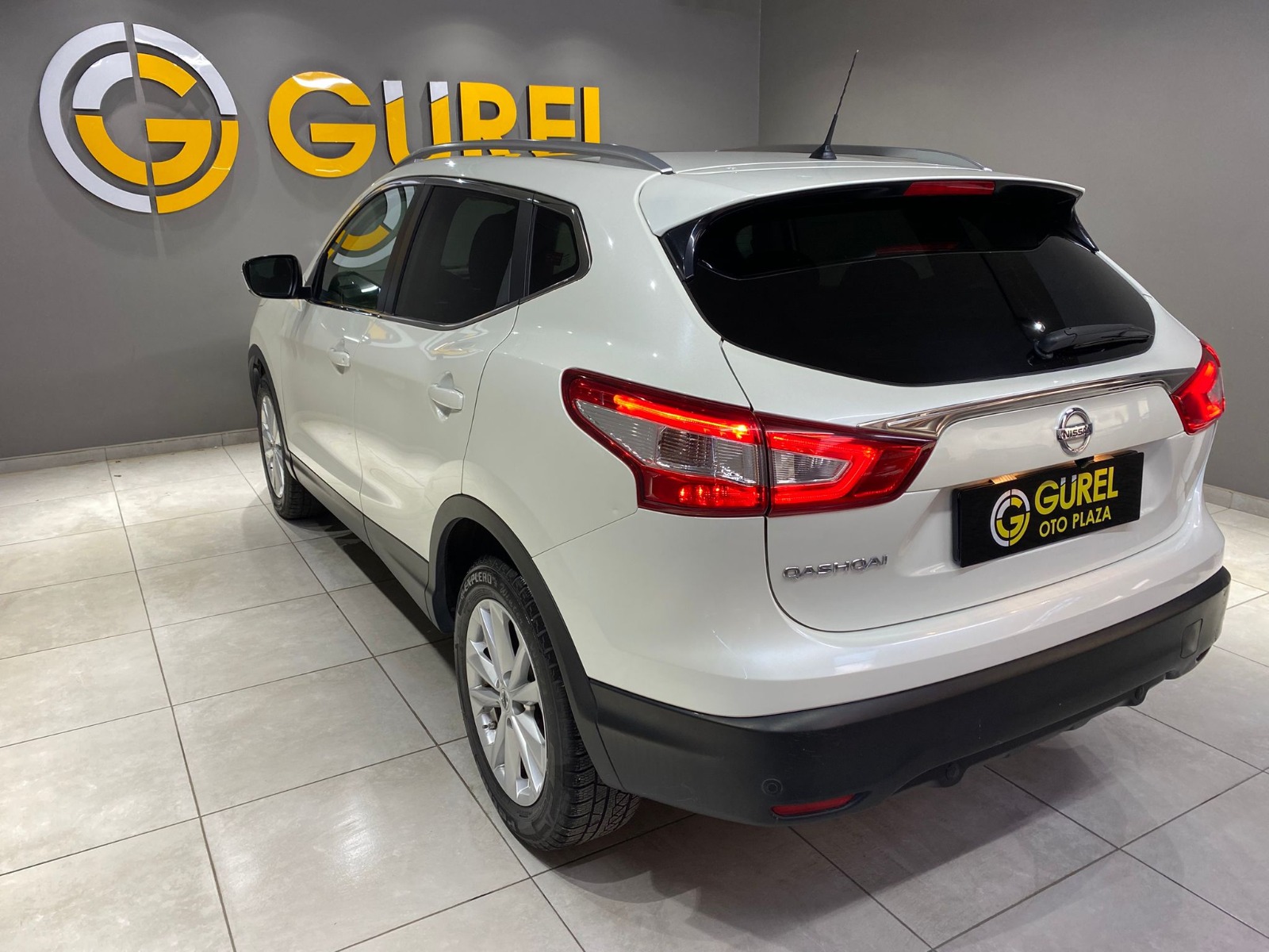 2015 Benzin Otomatik Nissan Qashqai Beyaz Gürel Tasarım Aksesuar Otomotiv San. Tic. Ltd. Şti.