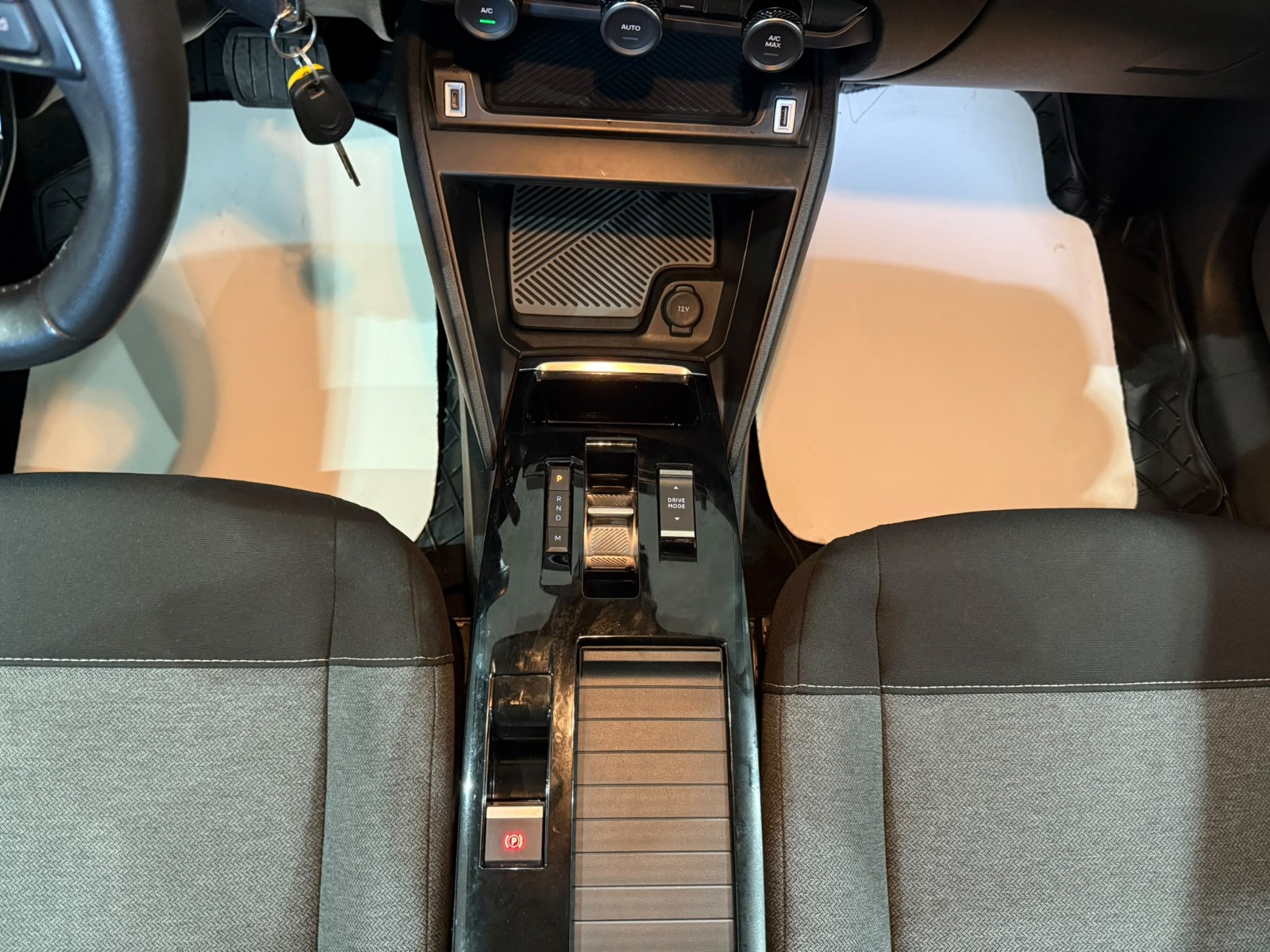 2023 Benzin Otomatik Citroen C4 X Gri Gürel Tasarım Aksesuar Otomotiv San. Tic. Ltd. Şti.