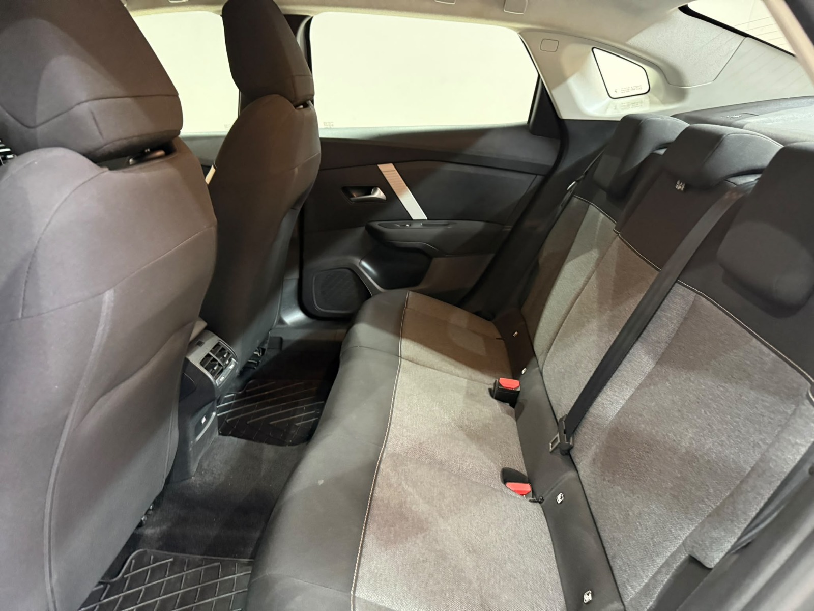 2023 Benzin Otomatik Citroen C4 X Gri Gürel Tasarım Aksesuar Otomotiv San. Tic. Ltd. Şti.