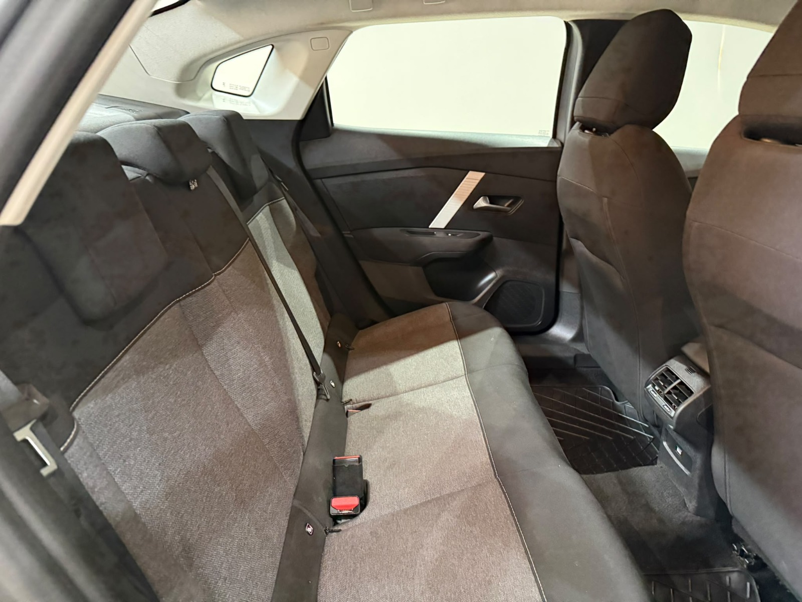 2023 Benzin Otomatik Citroen C4 X Gri Gürel Tasarım Aksesuar Otomotiv San. Tic. Ltd. Şti.
