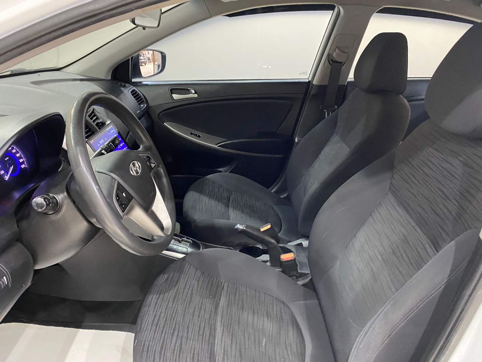 2015 Dizel Otomatik Hyundai Accent Blue Beyaz Gürel Tasarım Aksesuar Otomotiv San. Tic. Ltd. Şti.