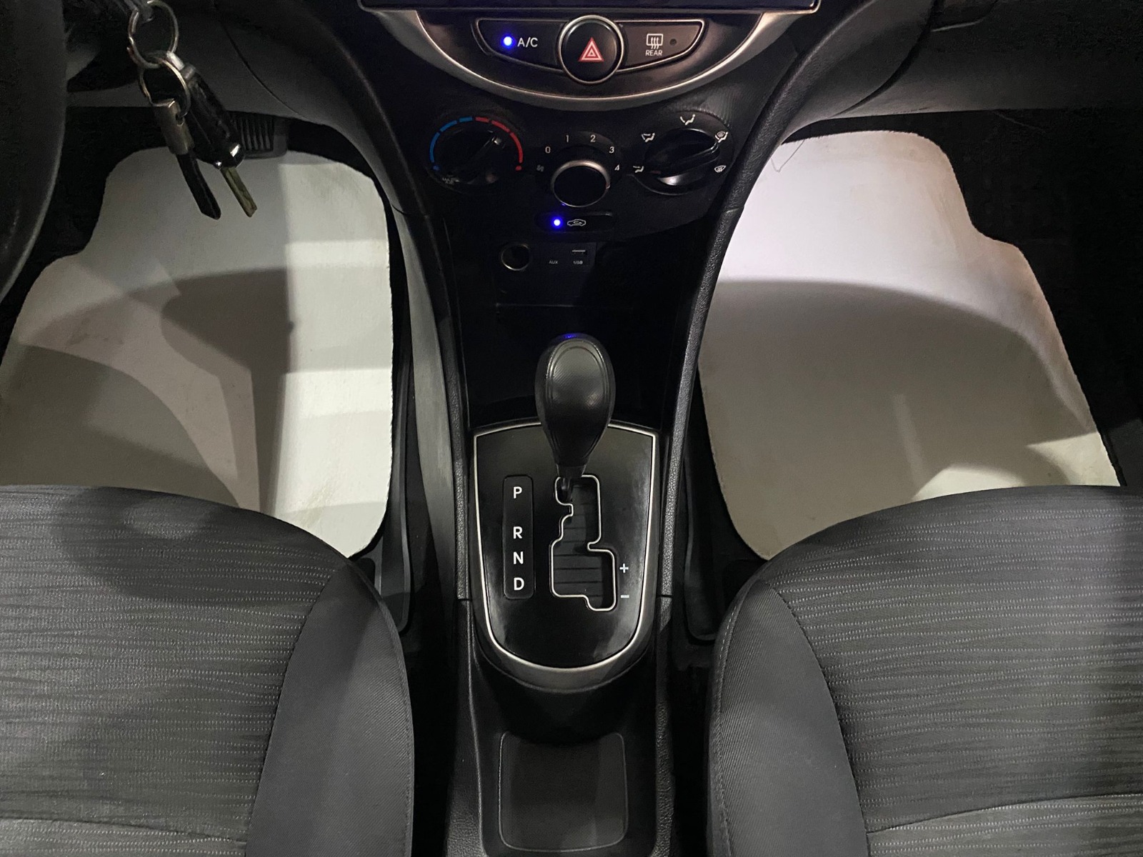 2015 Dizel Otomatik Hyundai Accent Blue Beyaz Gürel Tasarım Aksesuar Otomotiv San. Tic. Ltd. Şti.
