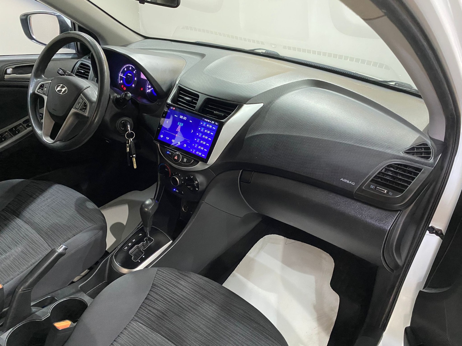 2015 Dizel Otomatik Hyundai Accent Blue Beyaz Gürel Tasarım Aksesuar Otomotiv San. Tic. Ltd. Şti.