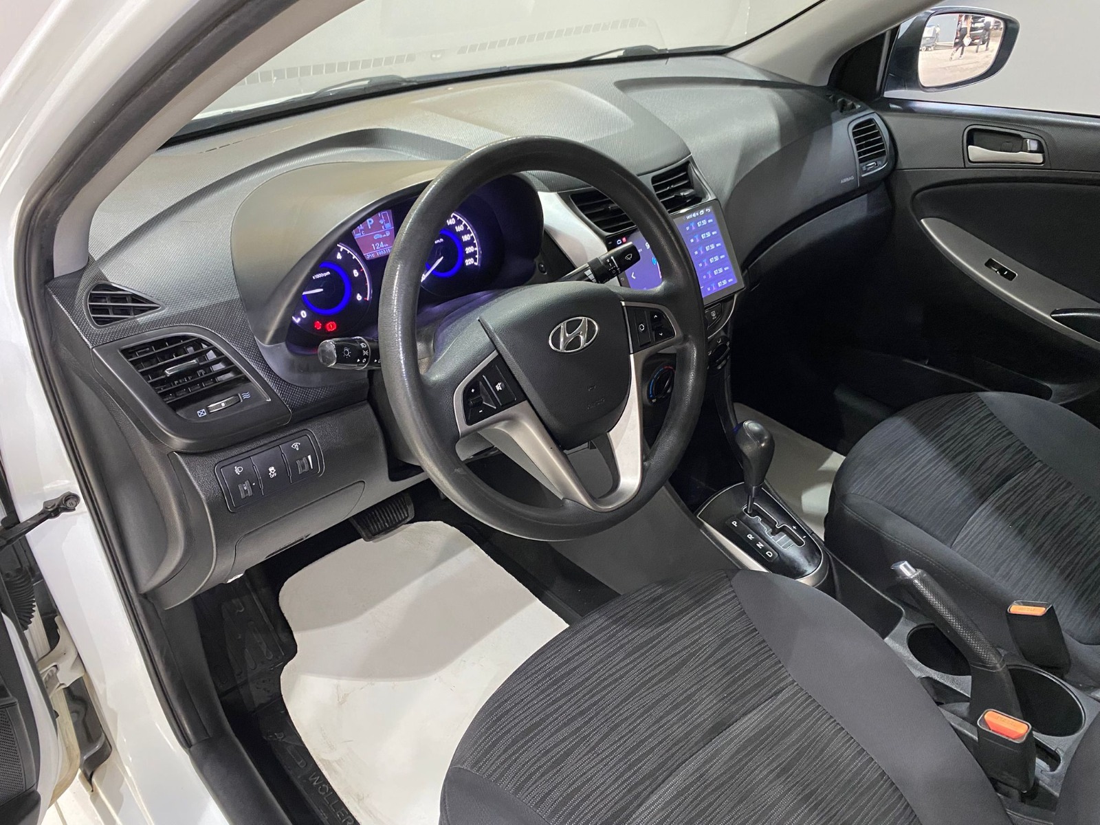2015 Dizel Otomatik Hyundai Accent Blue Beyaz Gürel Tasarım Aksesuar Otomotiv San. Tic. Ltd. Şti.