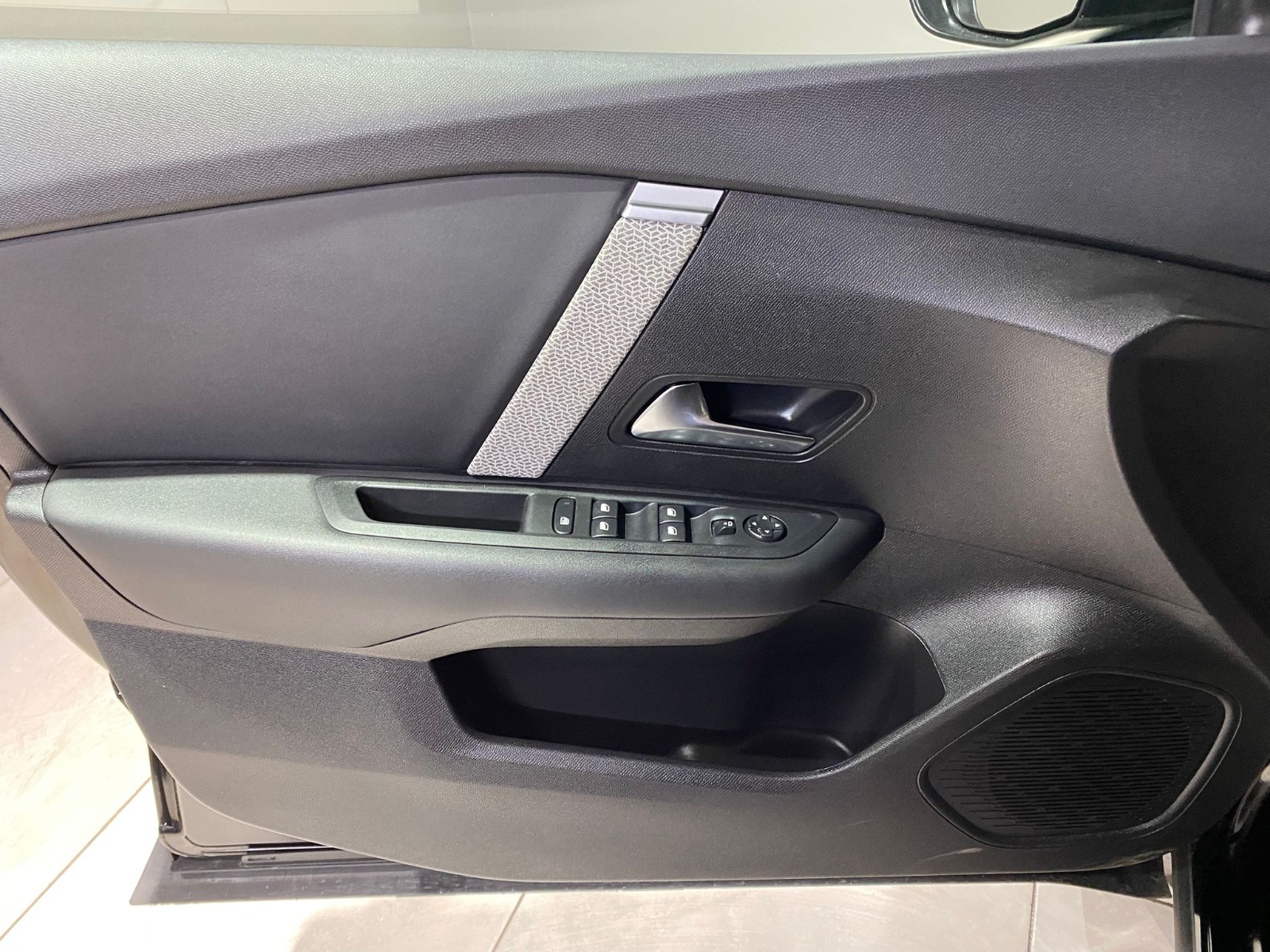 2024 Benzin Otomatik Citroen C4 X Siyah Gürel Tasarım Aksesuar Otomotiv San. Tic. Ltd. Şti.