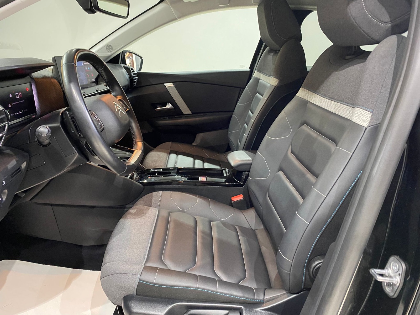 2024 Benzin Otomatik Citroen C4 X Siyah Gürel Tasarım Aksesuar Otomotiv San. Tic. Ltd. Şti.