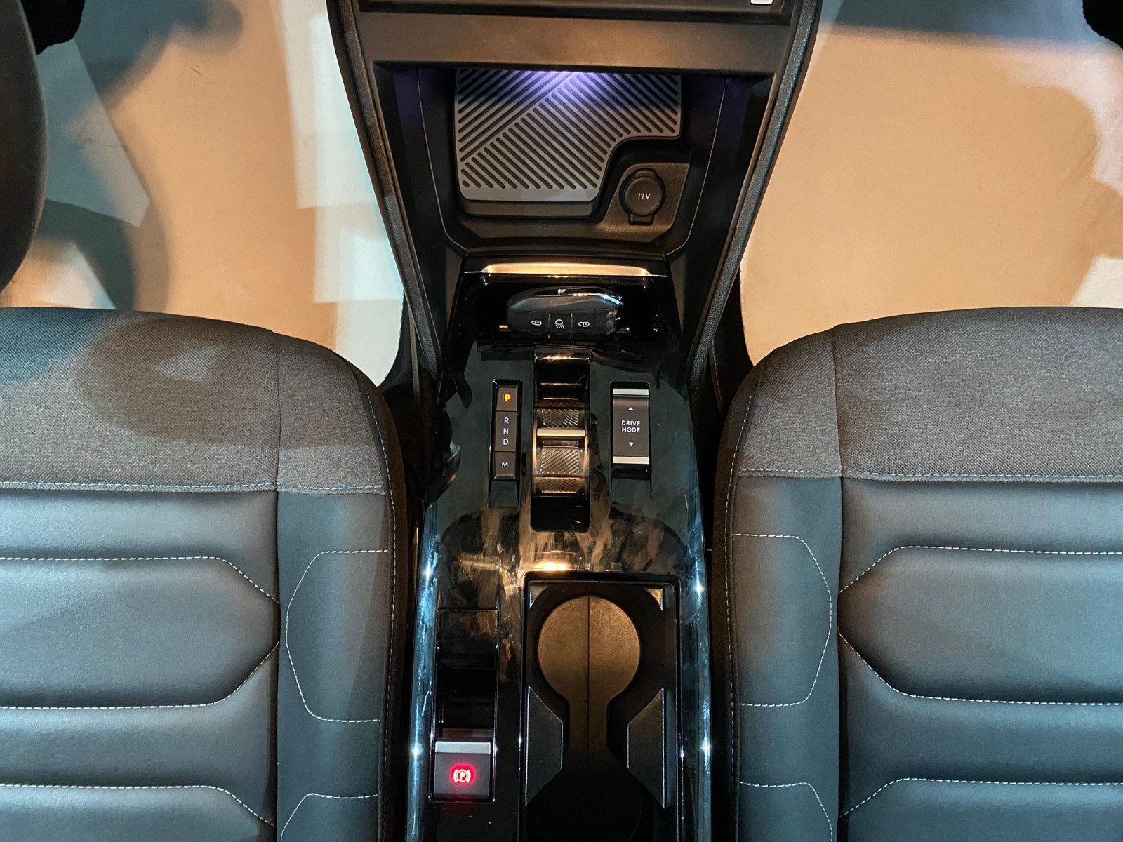 2024 Benzin Otomatik Citroen C4 X Siyah Gürel Tasarım Aksesuar Otomotiv San. Tic. Ltd. Şti.