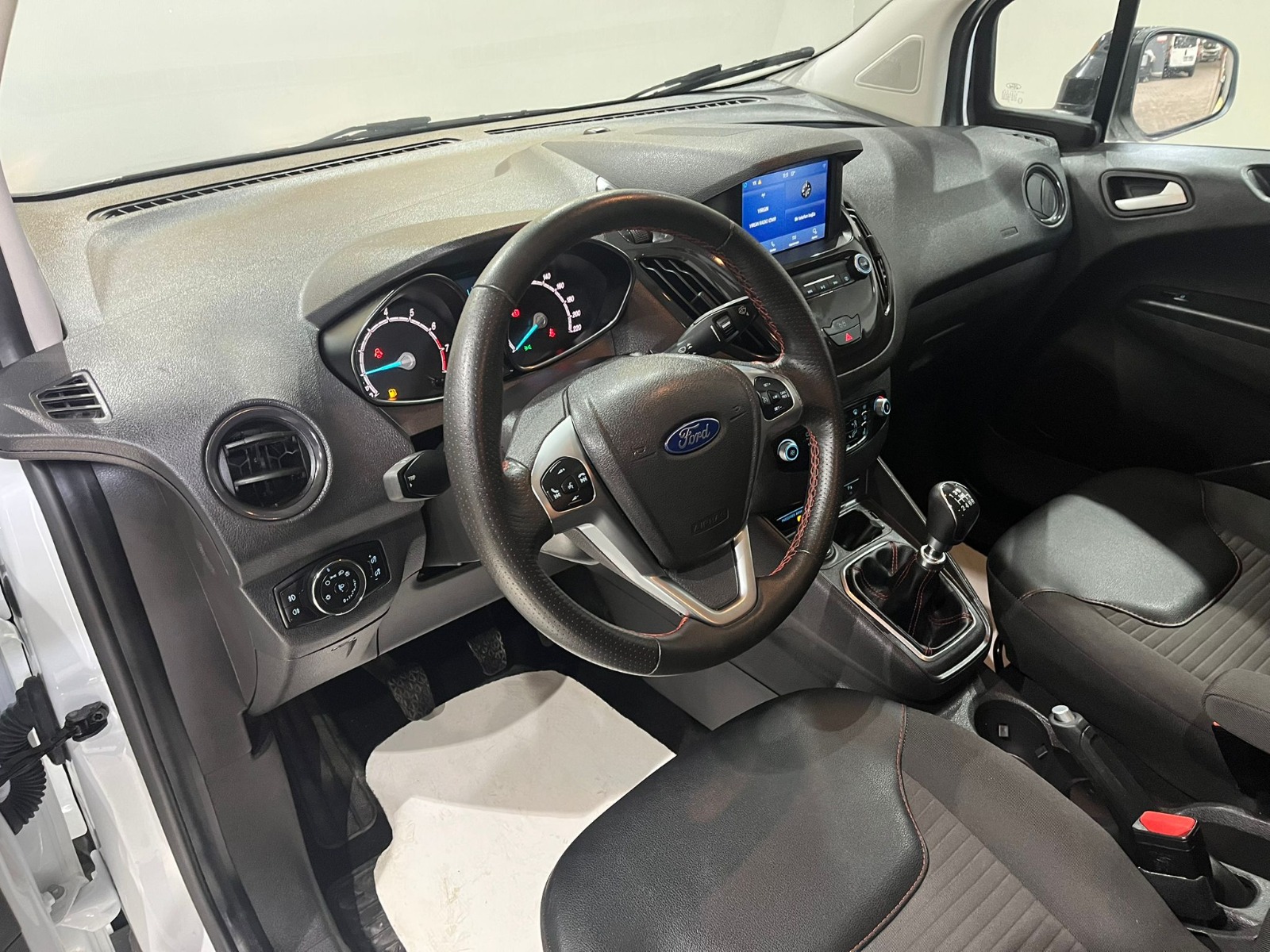 2023 Benzin Manuel Ford Tourneo Courier Beyaz Gürel Tasarım Aksesuar Otomotiv San. Tic. Ltd. Şti.