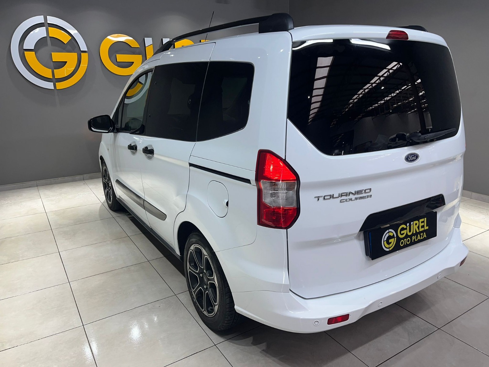 2023 Benzin Manuel Ford Tourneo Courier Beyaz Gürel Tasarım Aksesuar Otomotiv San. Tic. Ltd. Şti.