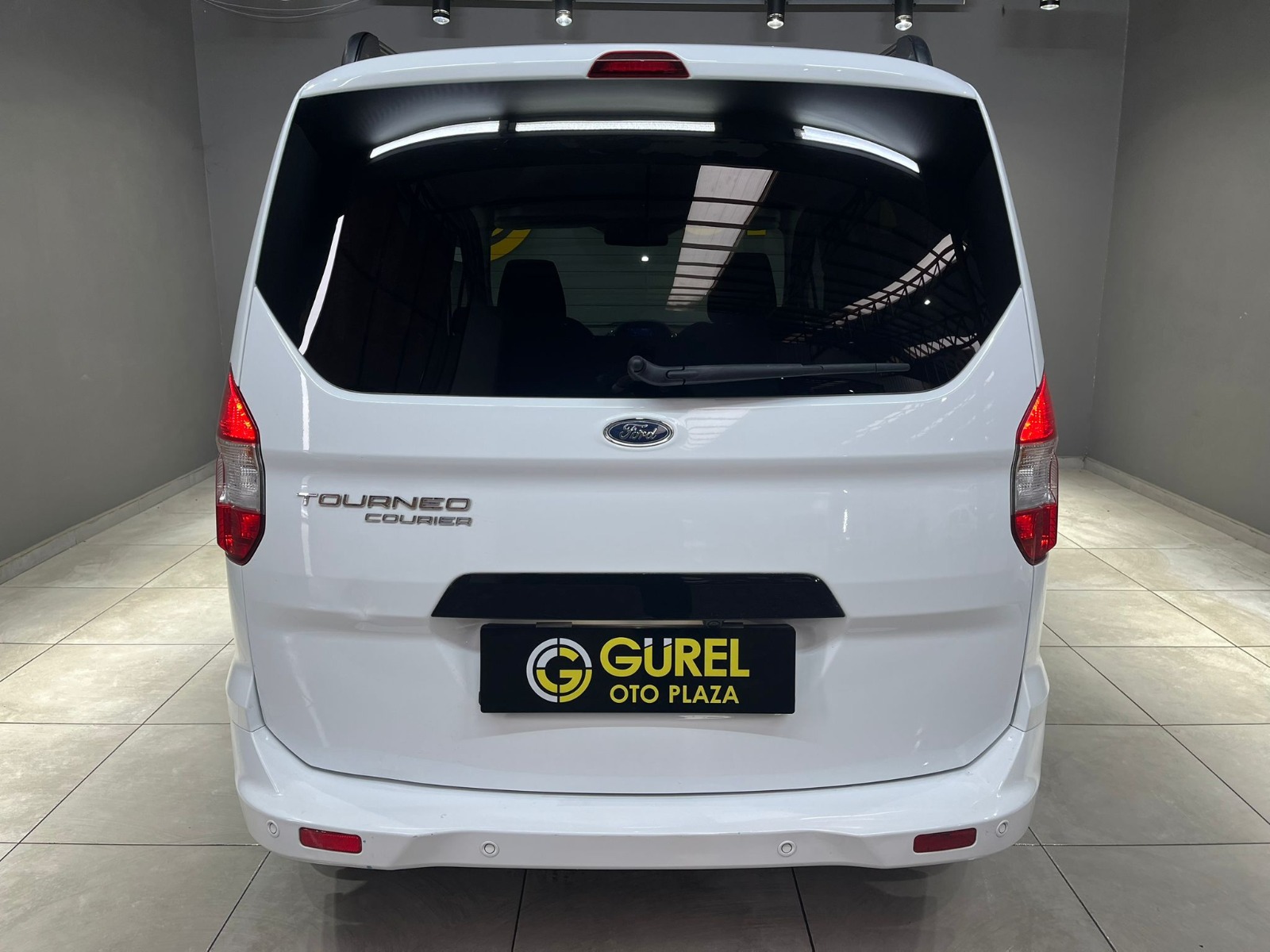 2023 Benzin Manuel Ford Tourneo Courier Beyaz Gürel Tasarım Aksesuar Otomotiv San. Tic. Ltd. Şti.
