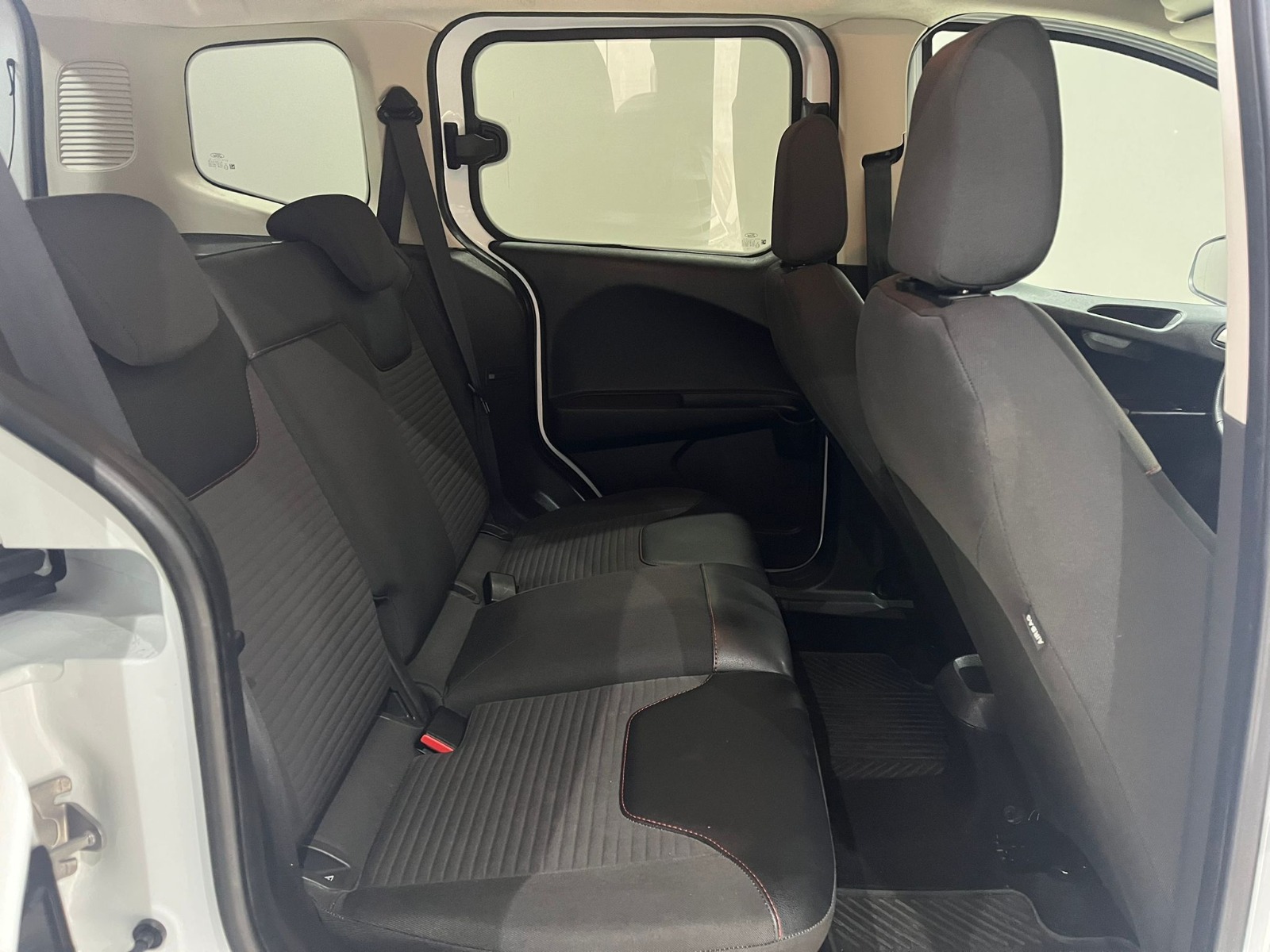 2023 Benzin Manuel Ford Tourneo Courier Beyaz Gürel Tasarım Aksesuar Otomotiv San. Tic. Ltd. Şti.