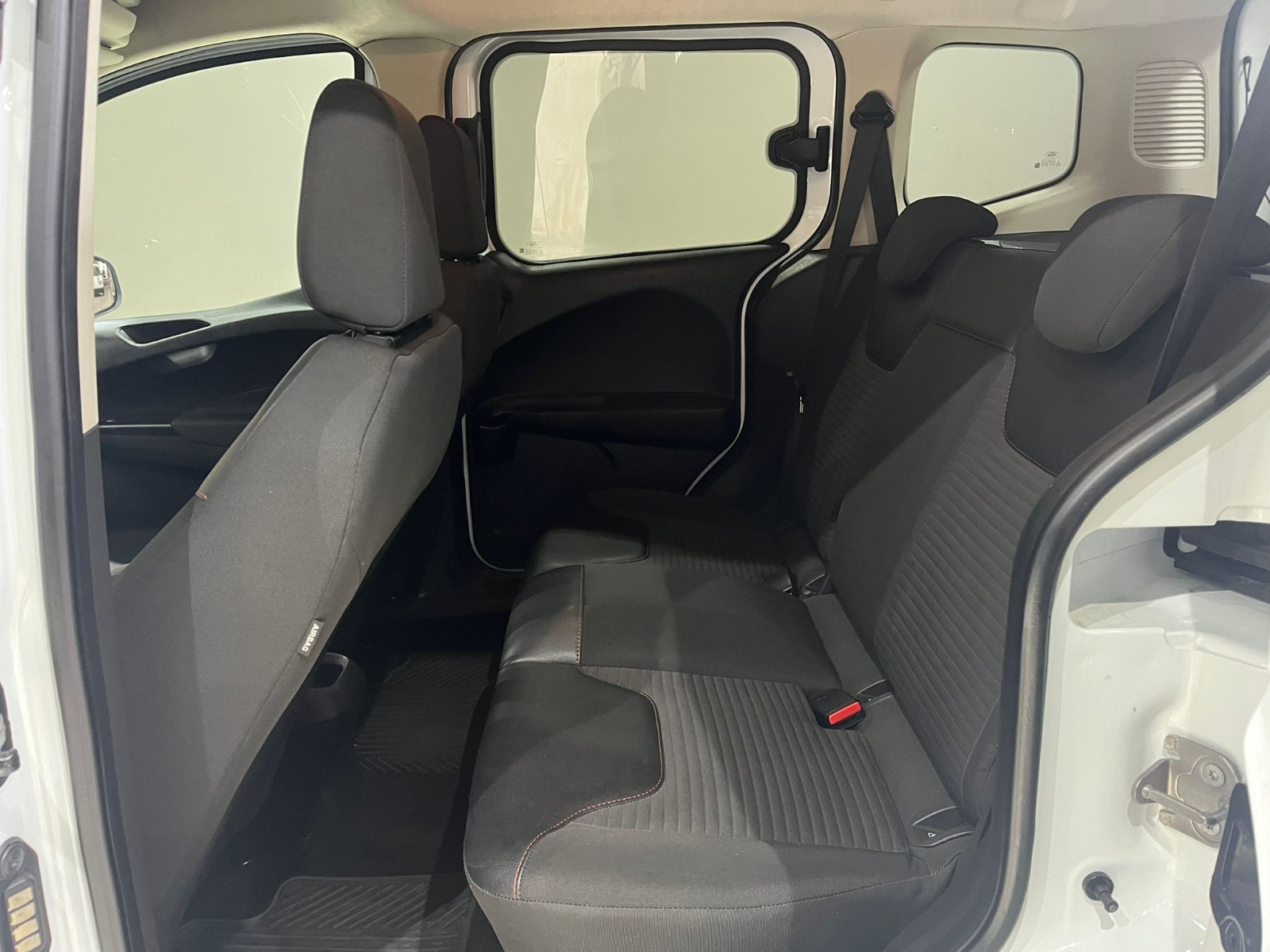 2023 Benzin Manuel Ford Tourneo Courier Beyaz Gürel Tasarım Aksesuar Otomotiv San. Tic. Ltd. Şti.