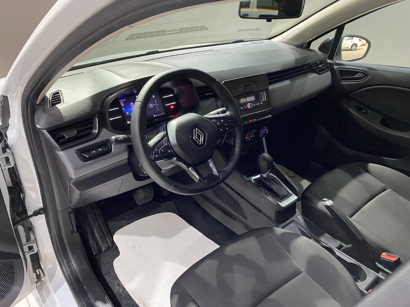 2023 Benzin Otomatik Renault Clio Beyaz Gürel Tasarım Aksesuar Otomotiv San. Tic. Ltd. Şti.