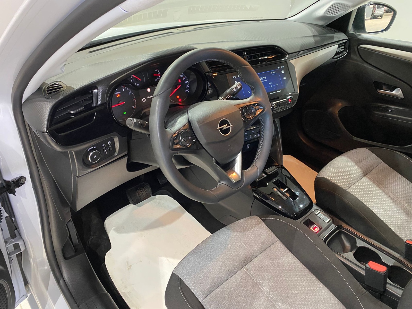 2025 Benzin Otomatik Opel Corsa Beyaz Gürel Tasarım Aksesuar Otomotiv San. Tic. Ltd. Şti.