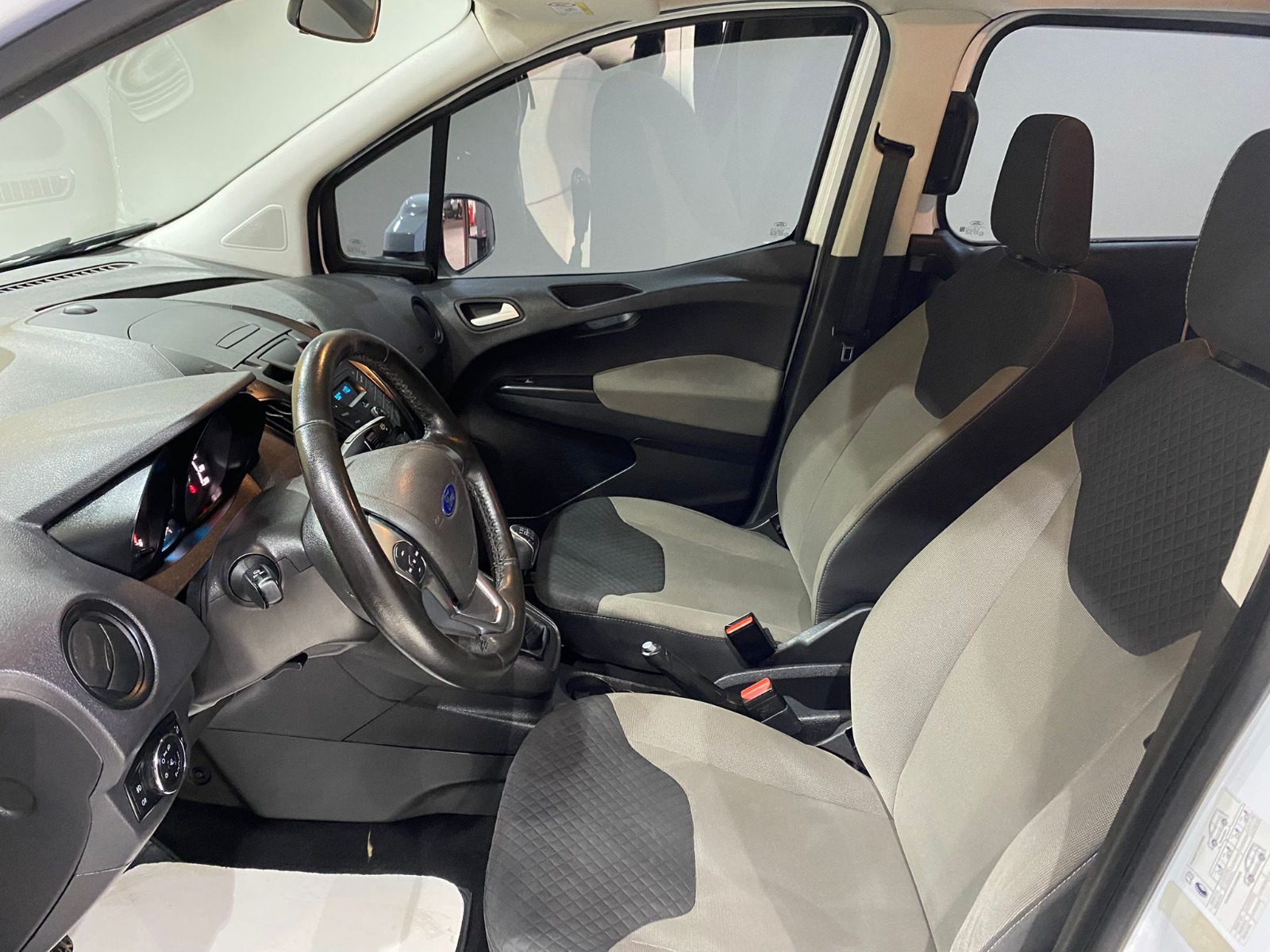 2022 Dizel Manuel Ford Tourneo Courier Beyaz Gürel Tasarım Aksesuar Otomotiv San. Tic. Ltd. Şti.