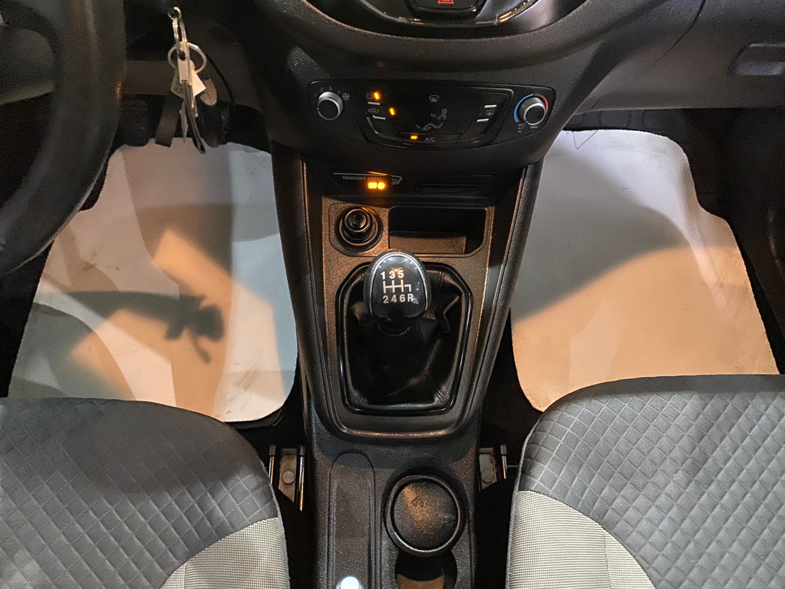 2022 Dizel Manuel Ford Tourneo Courier Beyaz Gürel Tasarım Aksesuar Otomotiv San. Tic. Ltd. Şti.