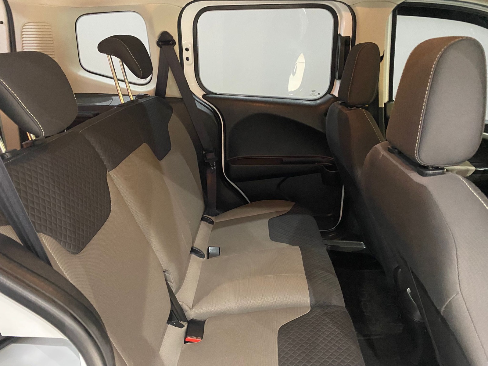 2022 Dizel Manuel Ford Tourneo Courier Beyaz Gürel Tasarım Aksesuar Otomotiv San. Tic. Ltd. Şti.