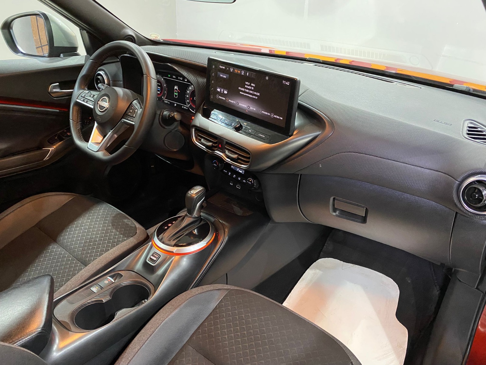 2024 Benzin Otomatik Nissan Juke Kırmızı Gürel Tasarım Aksesuar Otomotiv San. Tic. Ltd. Şti.