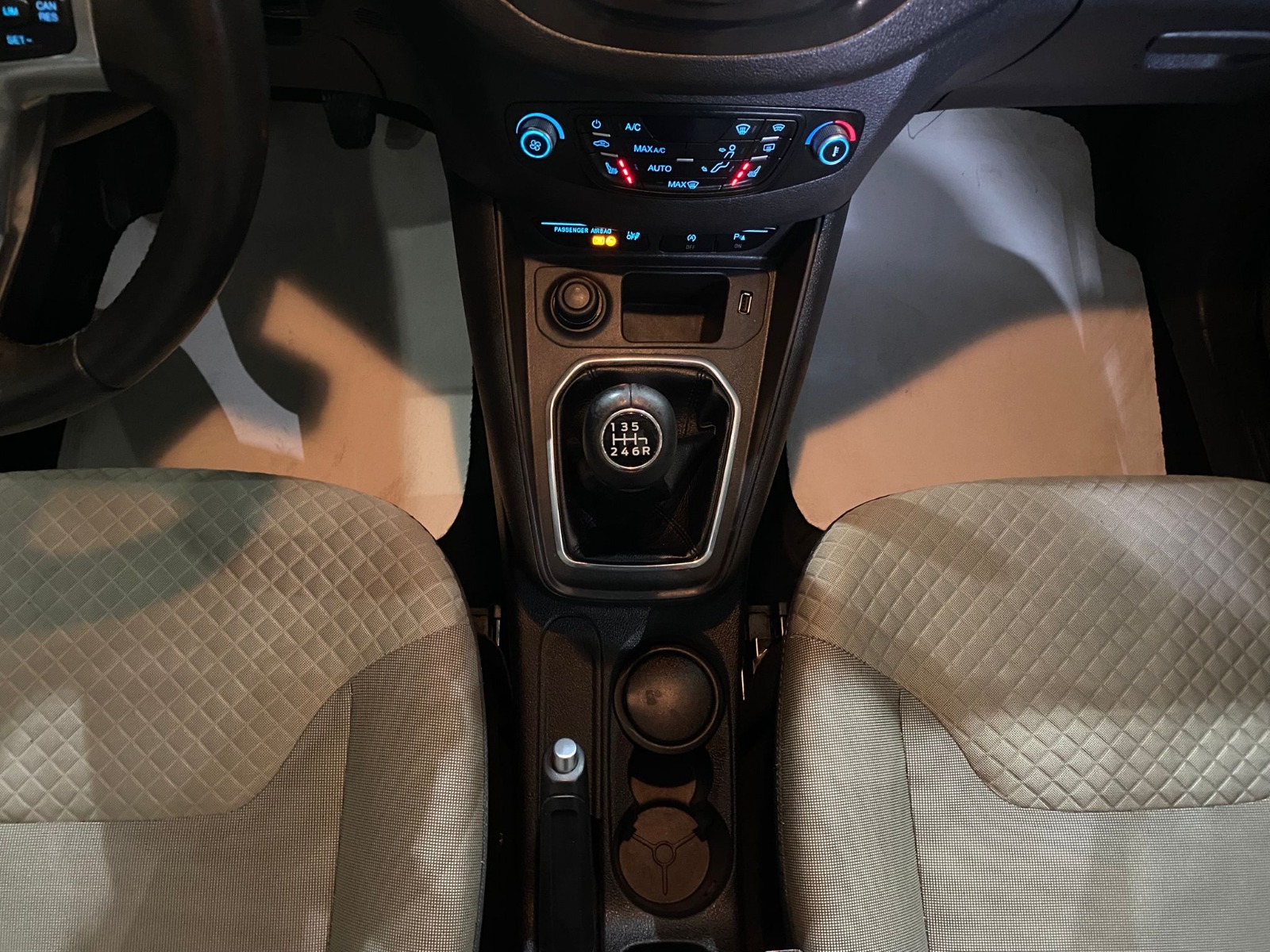 2021 Dizel Manuel Ford Tourneo Courier Beyaz Gürel Tasarım Aksesuar Otomotiv San. Tic. Ltd. Şti.