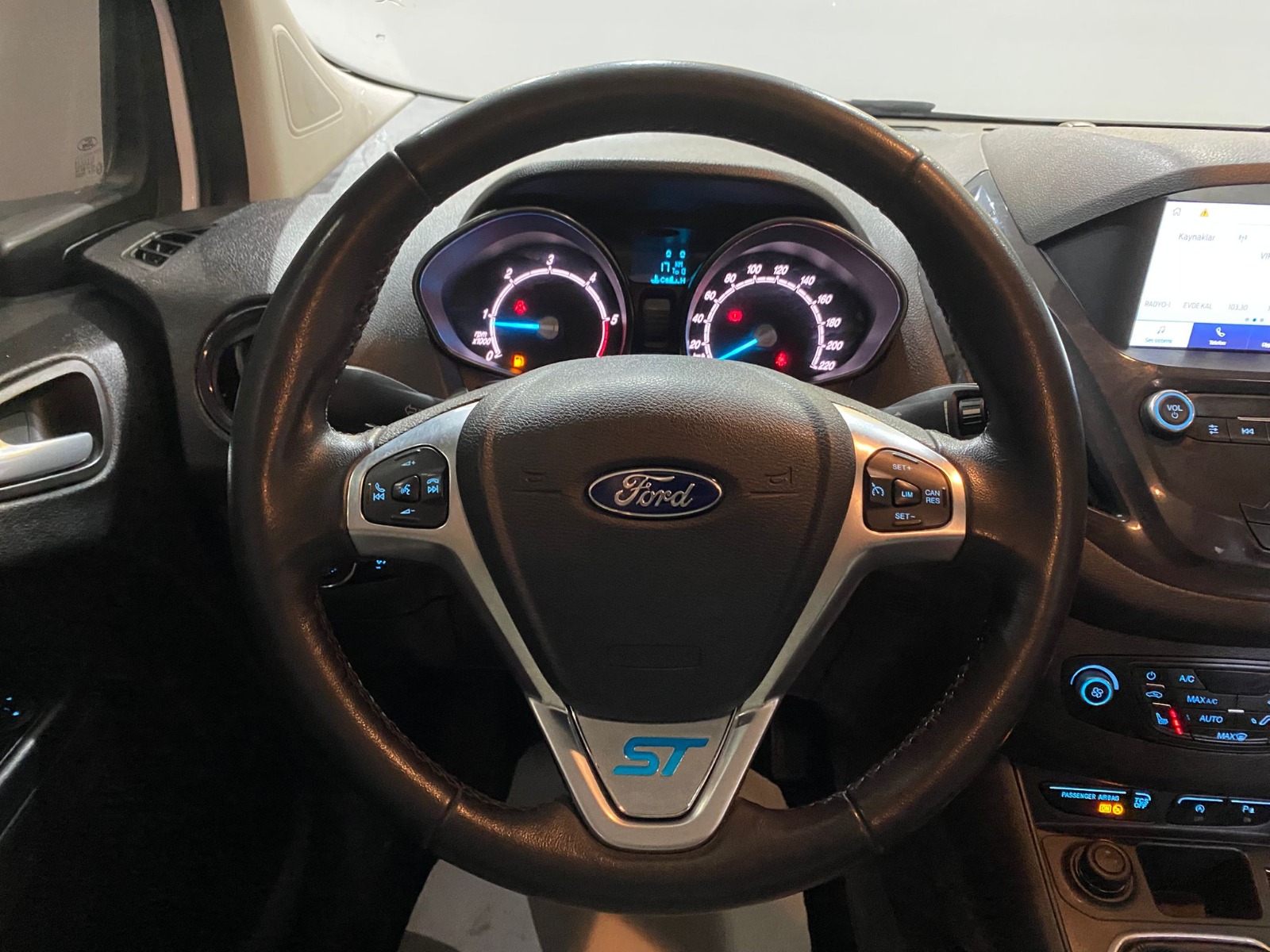 2021 Dizel Manuel Ford Tourneo Courier Beyaz Gürel Tasarım Aksesuar Otomotiv San. Tic. Ltd. Şti.