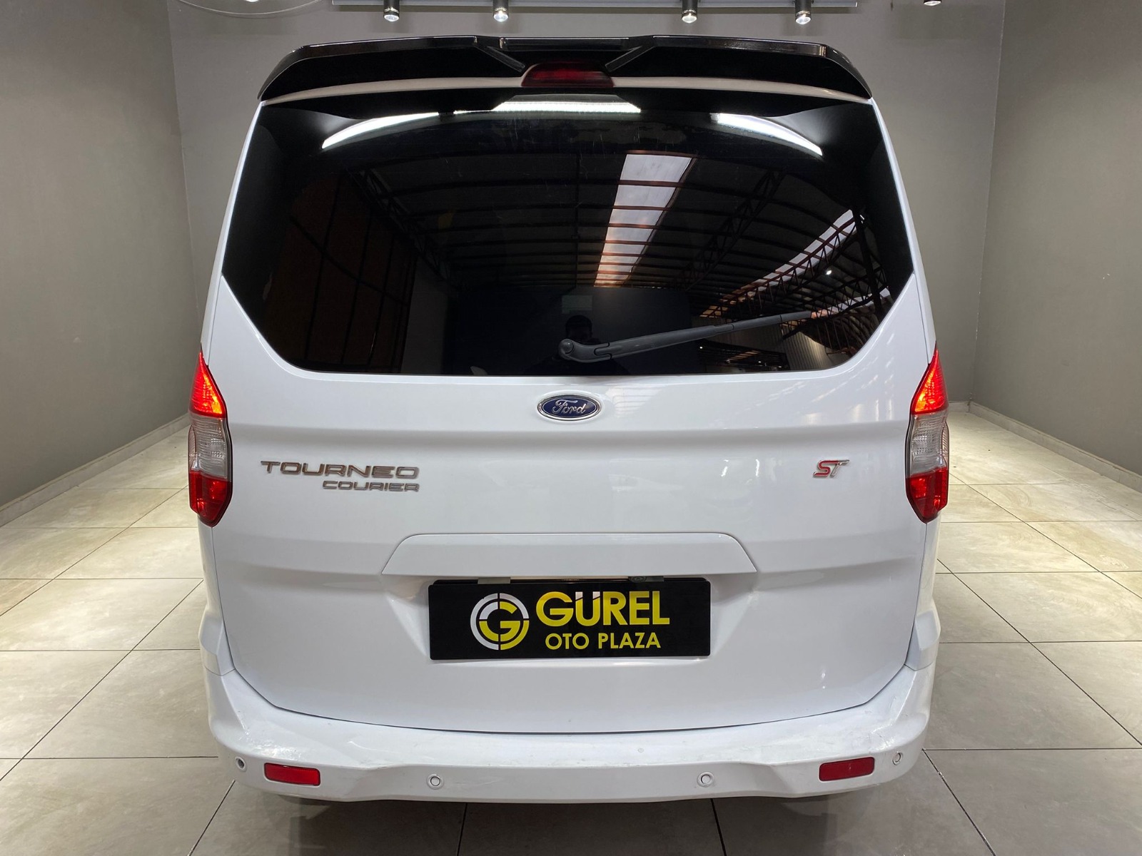 2021 Dizel Manuel Ford Tourneo Courier Beyaz Gürel Tasarım Aksesuar Otomotiv San. Tic. Ltd. Şti.