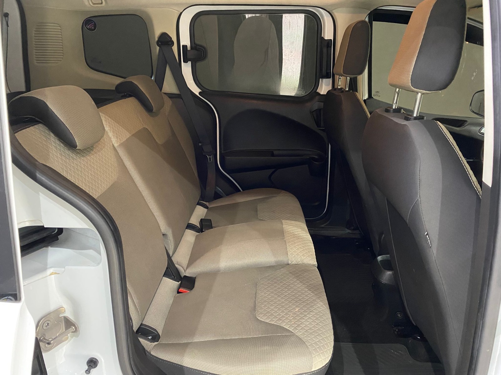 2021 Dizel Manuel Ford Tourneo Courier Beyaz Gürel Tasarım Aksesuar Otomotiv San. Tic. Ltd. Şti.