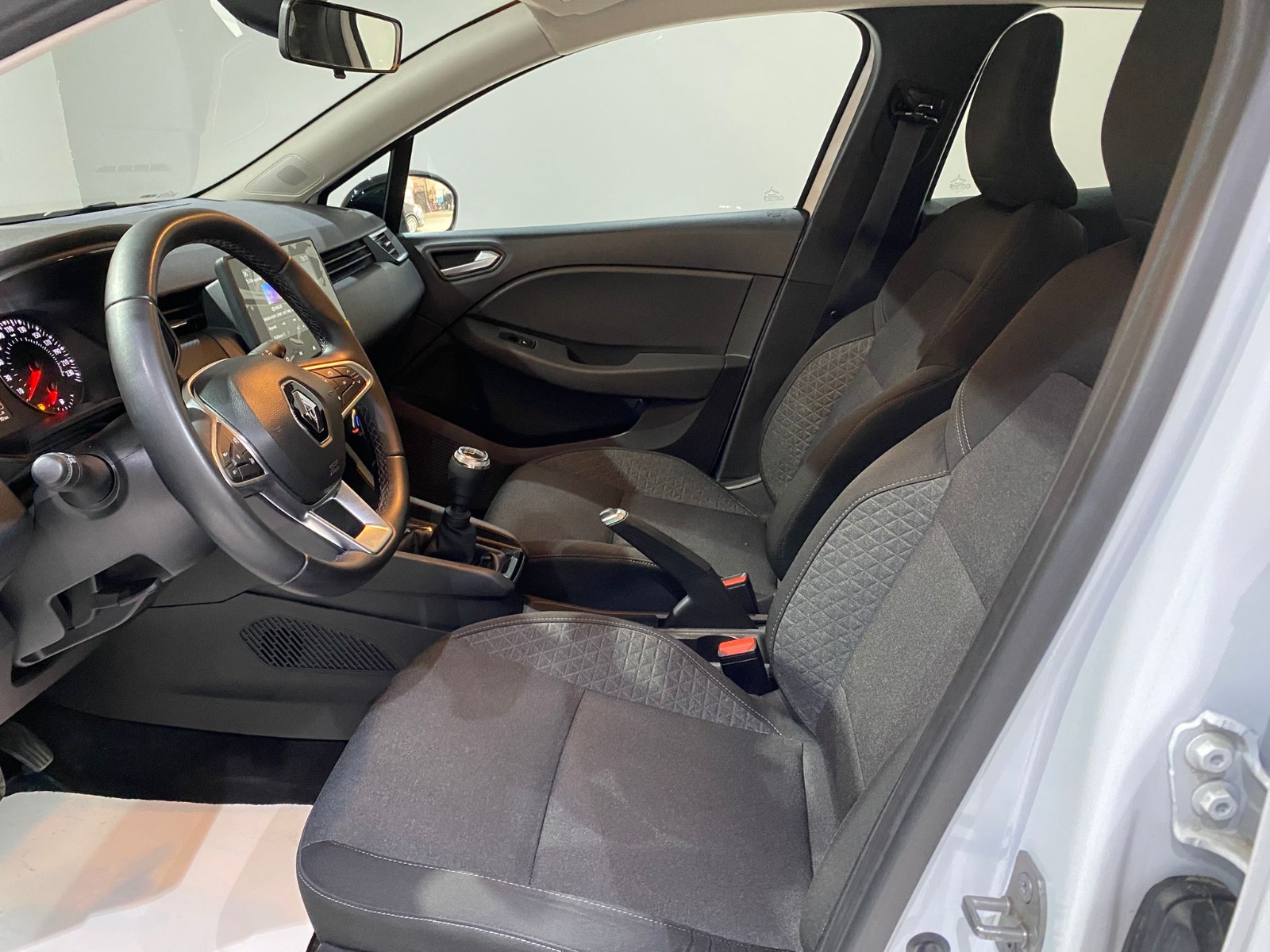 2023 Benzin Manuel Renault Clio Beyaz Gürel Tasarım Aksesuar Otomotiv San. Tic. Ltd. Şti.