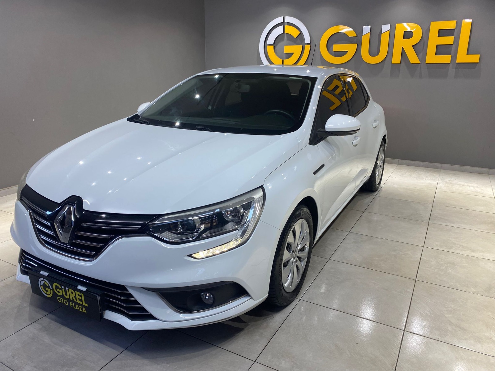 2017 Benzin Manuel Renault Megane Beyaz Gürel Tasarım Aksesuar Otomotiv San. Tic. Ltd. Şti.