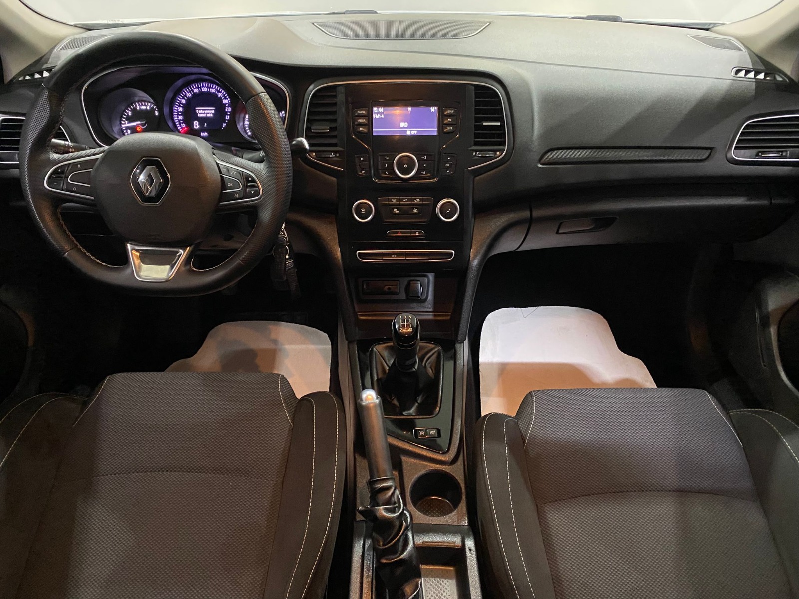 2017 Benzin Manuel Renault Megane Beyaz Gürel Tasarım Aksesuar Otomotiv San. Tic. Ltd. Şti.