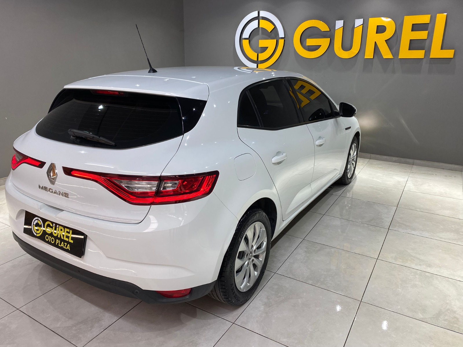 2017 Benzin Manuel Renault Megane Beyaz Gürel Tasarım Aksesuar Otomotiv San. Tic. Ltd. Şti.