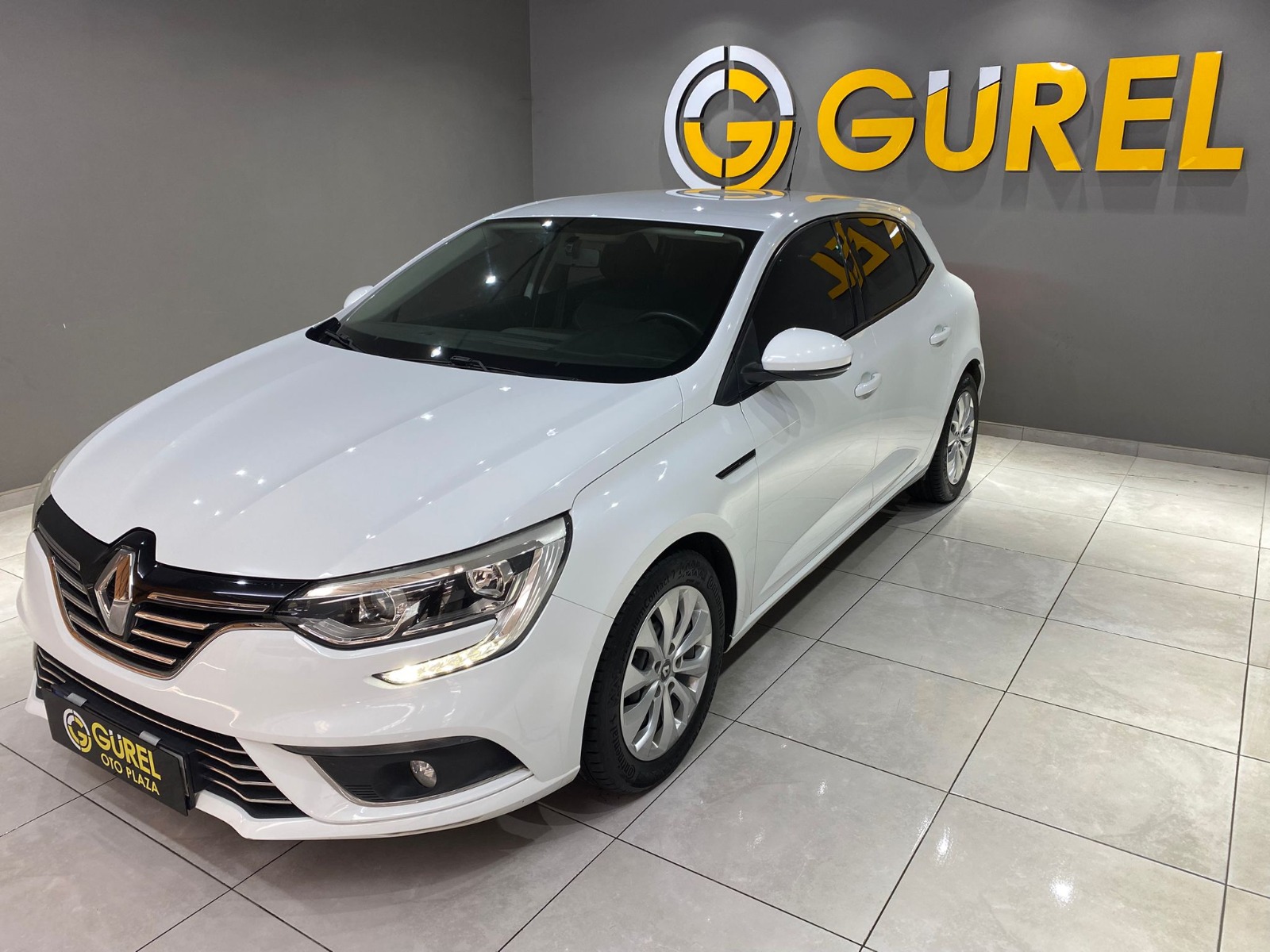 2017 Benzin Manuel Renault Megane Beyaz Gürel Tasarım Aksesuar Otomotiv San. Tic. Ltd. Şti.