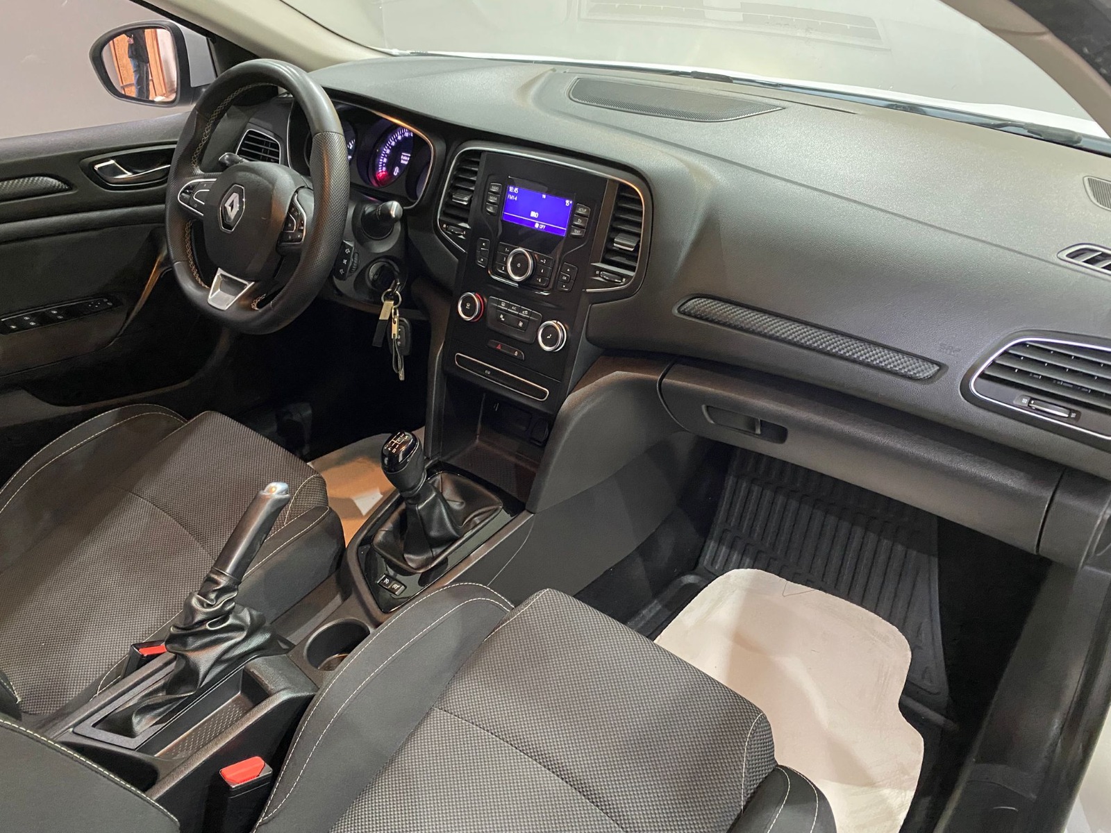 2017 Benzin Manuel Renault Megane Beyaz Gürel Tasarım Aksesuar Otomotiv San. Tic. Ltd. Şti.