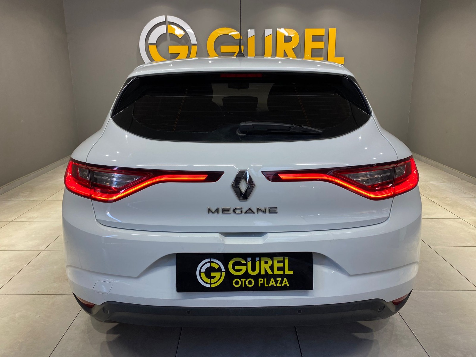 2017 Benzin Manuel Renault Megane Beyaz Gürel Tasarım Aksesuar Otomotiv San. Tic. Ltd. Şti.