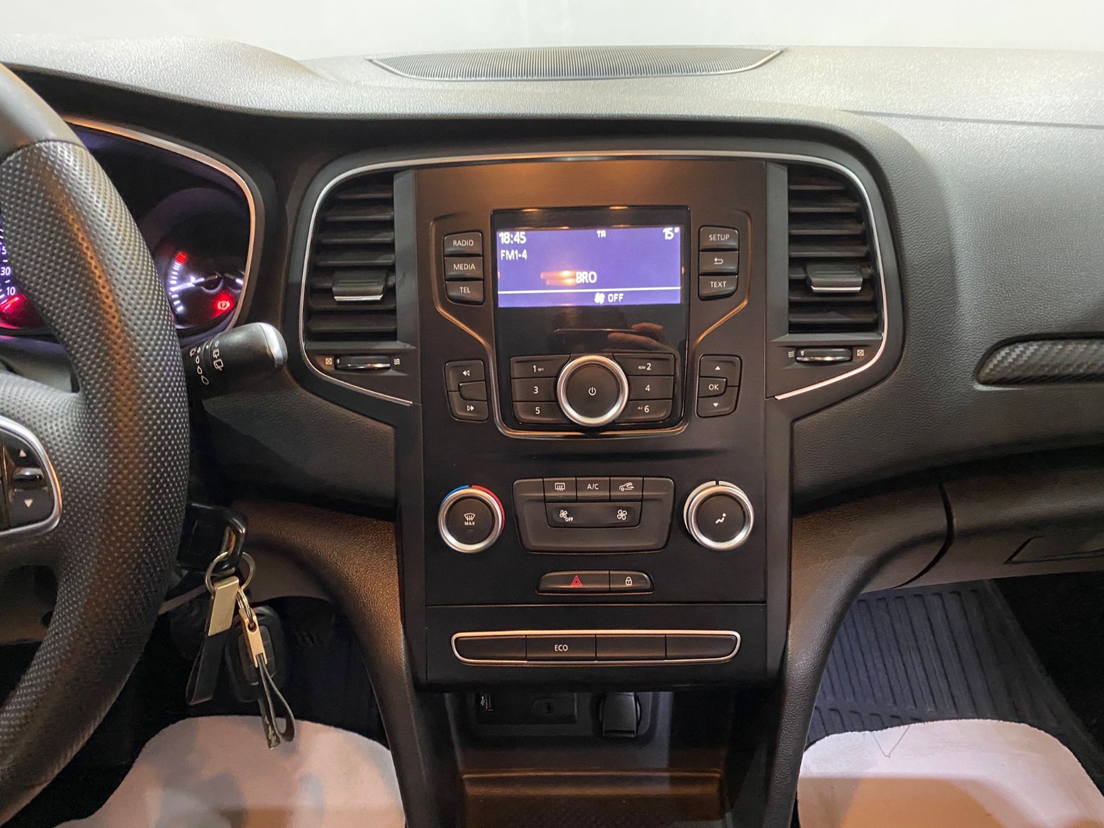 2017 Benzin Manuel Renault Megane Beyaz Gürel Tasarım Aksesuar Otomotiv San. Tic. Ltd. Şti.