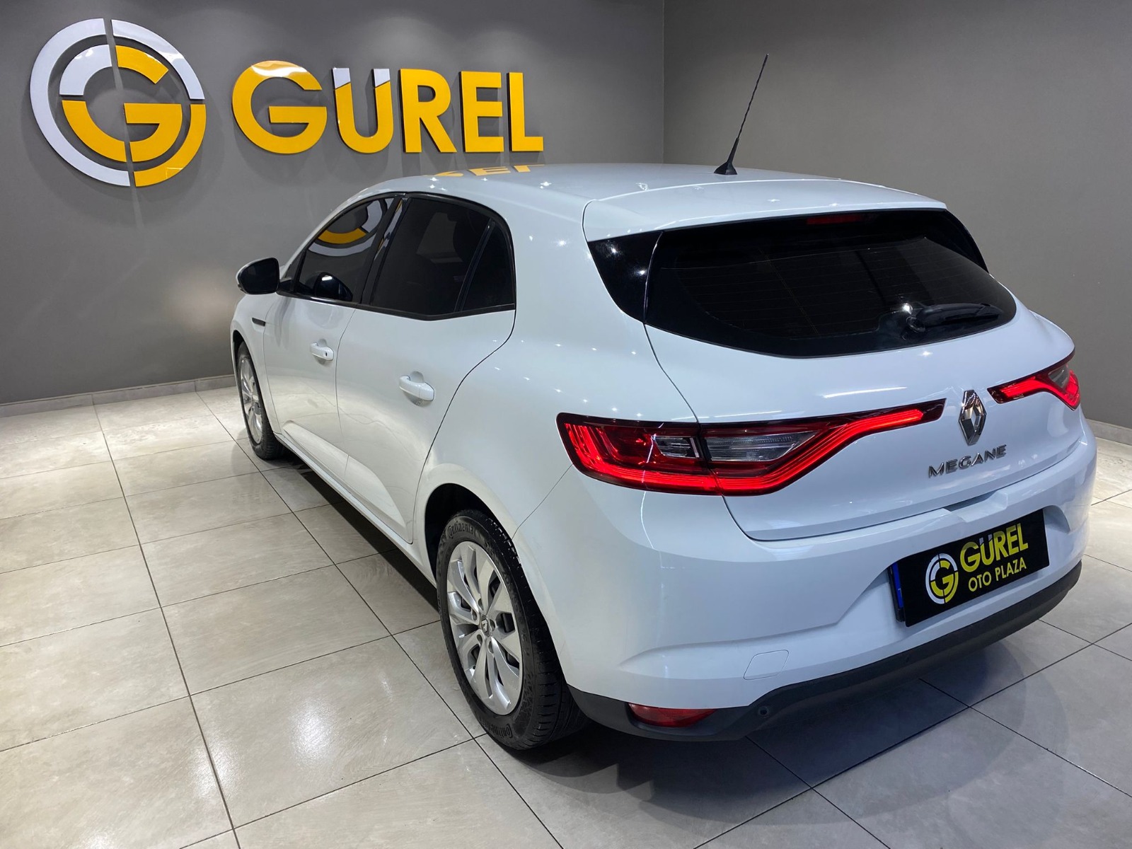 2017 Benzin Manuel Renault Megane Beyaz Gürel Tasarım Aksesuar Otomotiv San. Tic. Ltd. Şti.