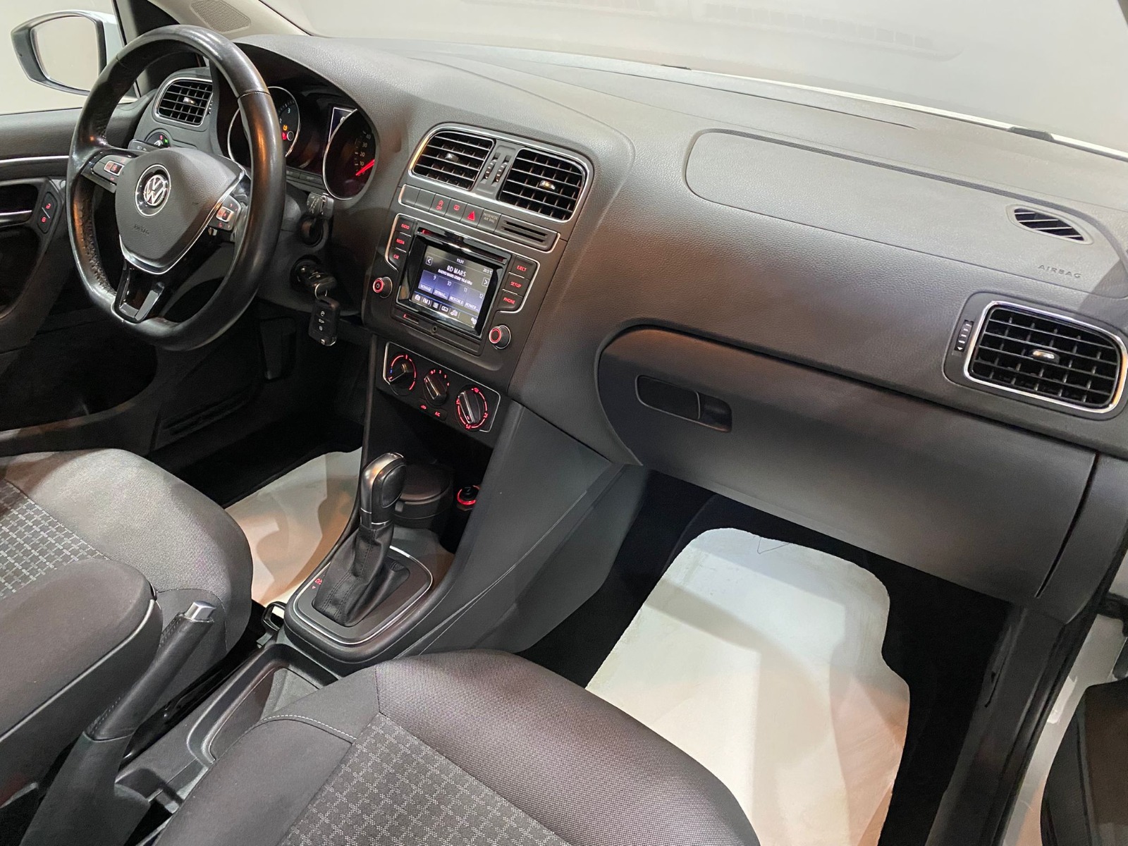 TaksitliOto.Net | 2.El Volkswagen Polo Hatchback 1.2 TSI BMT Comfortline DSG | Otomatik & Benzin | Beyaz | İzmir.2el 2016 Benzin Otomatik Volkswagen Polo Beyaz Gürel Tasarım Aksesuar Otomotiv San. Tic. Ltd. Şti.