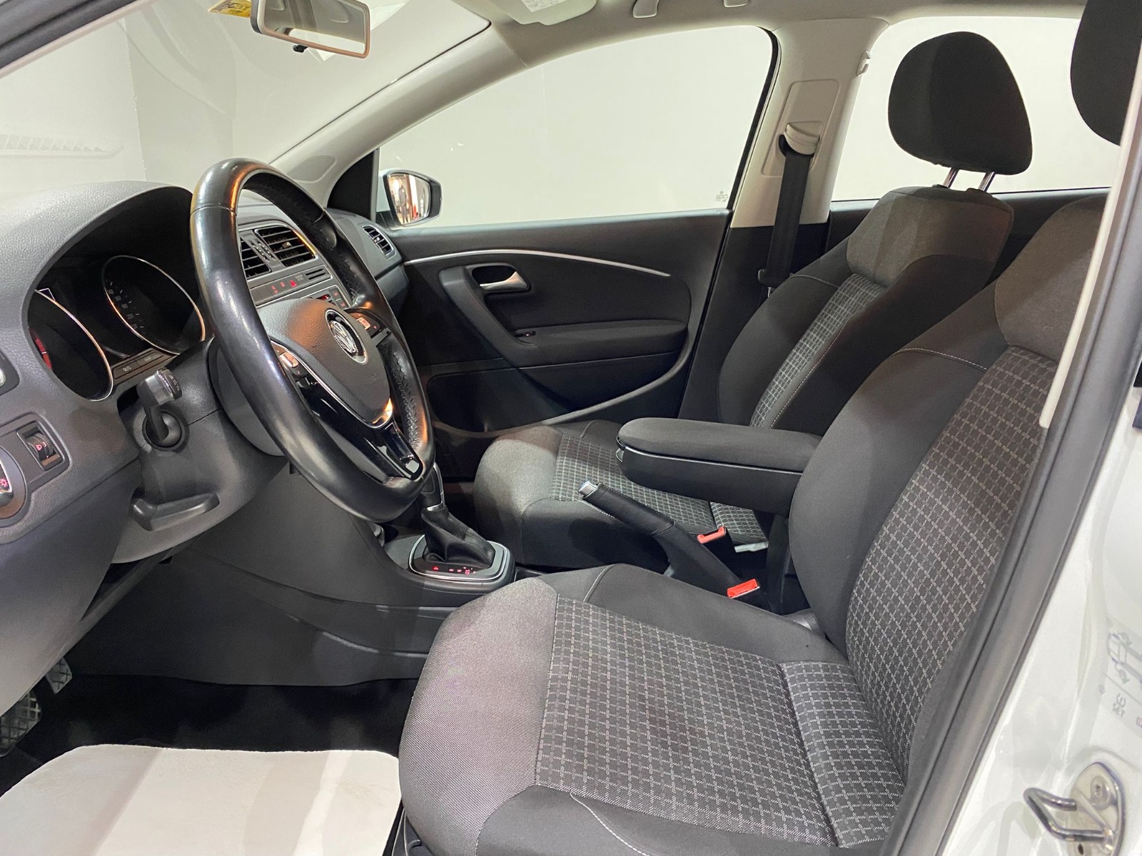 TaksitliOto.Net | 2.El Volkswagen Polo Hatchback 1.2 TSI BMT Comfortline DSG | Otomatik & Benzin | Beyaz | İzmir.2el 2016 Benzin Otomatik Volkswagen Polo Beyaz Gürel Tasarım Aksesuar Otomotiv San. Tic. Ltd. Şti.