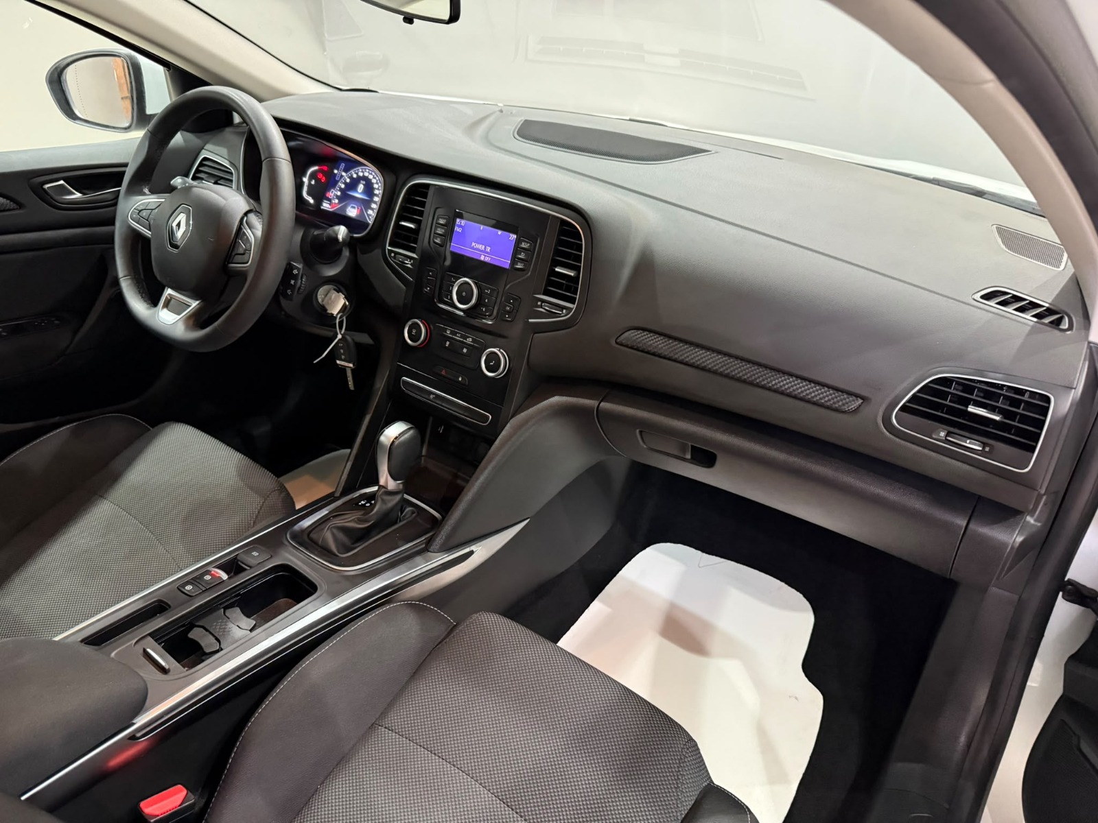 2023 Benzin Otomatik Renault Megane Beyaz Gürel Tasarım Aksesuar Otomotiv San. Tic. Ltd. Şti.