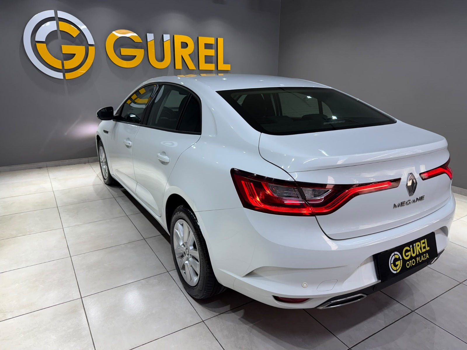 2023 Benzin Otomatik Renault Megane Beyaz Gürel Tasarım Aksesuar Otomotiv San. Tic. Ltd. Şti.