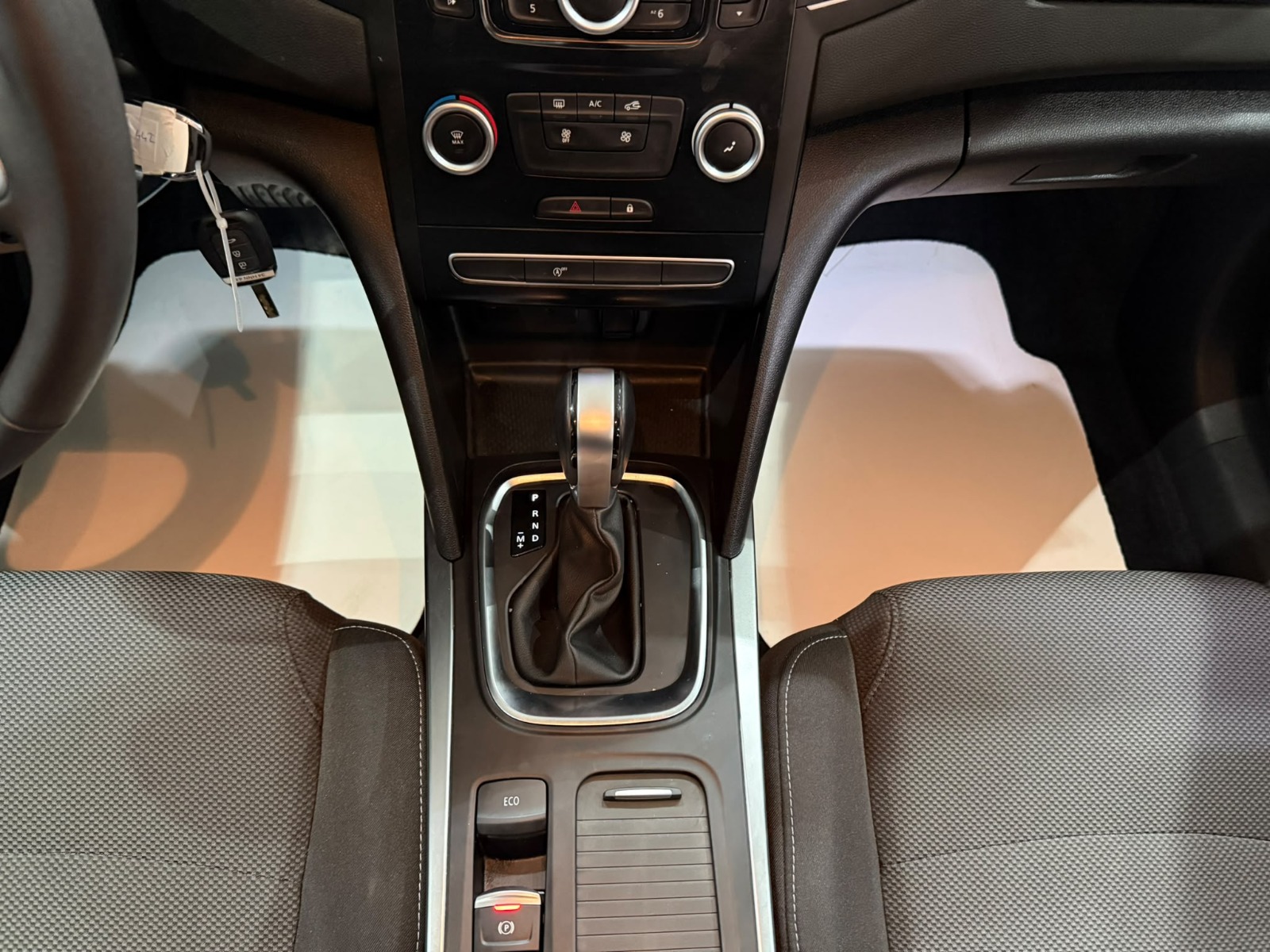 2023 Benzin Otomatik Renault Megane Beyaz Gürel Tasarım Aksesuar Otomotiv San. Tic. Ltd. Şti.