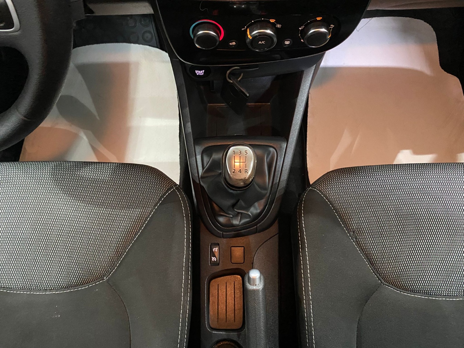 2016 Dizel Manuel Renault Clio Beyaz Gürel Tasarım Aksesuar Otomotiv San. Tic. Ltd. Şti.